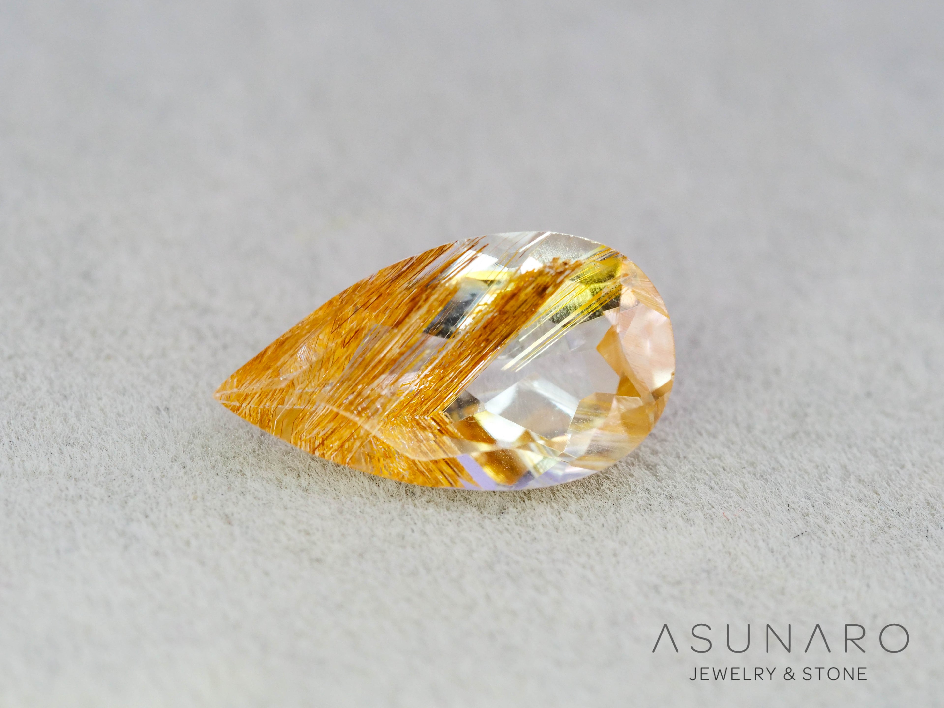 ルチルイントパーズ 　ペアシェイプ　ブラジル産　1.99ct　【251004-3102】