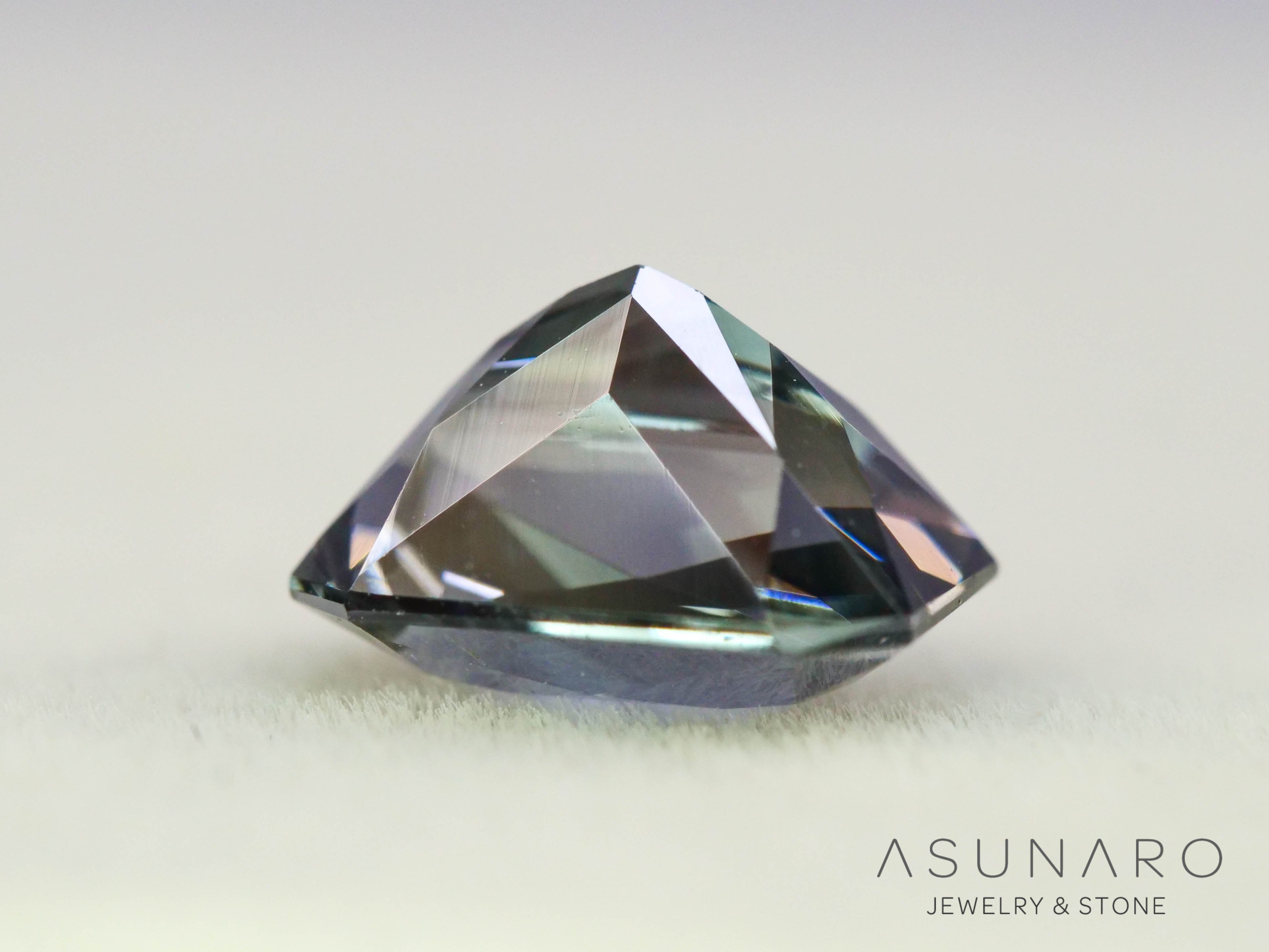 エメラルド グレースピネル エメラルドカット スリランカ産 1.04ct 【251004