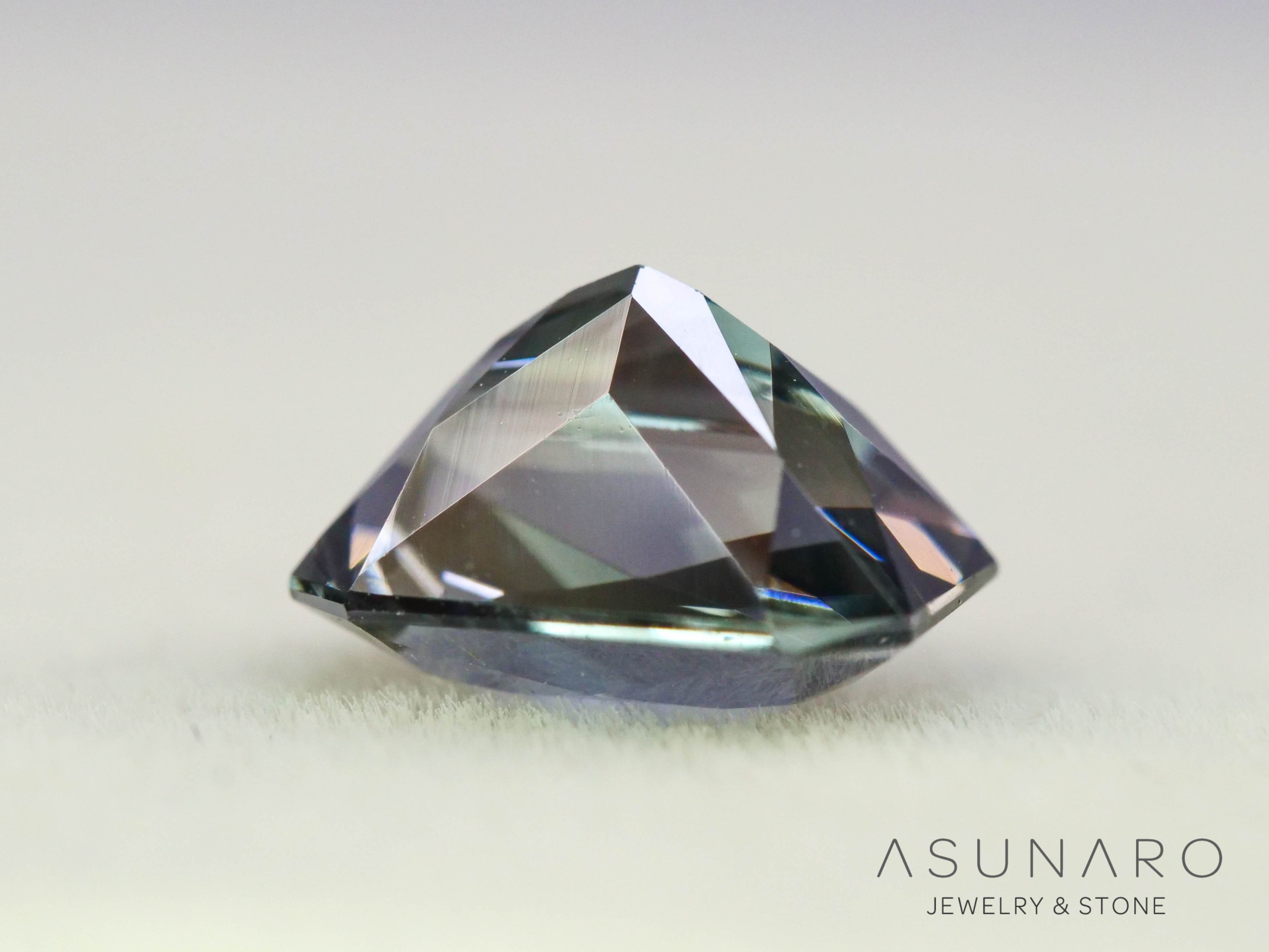 グレースピネル 　エメラルドカット　スリランカ産　1.04ct　【251004-3082】