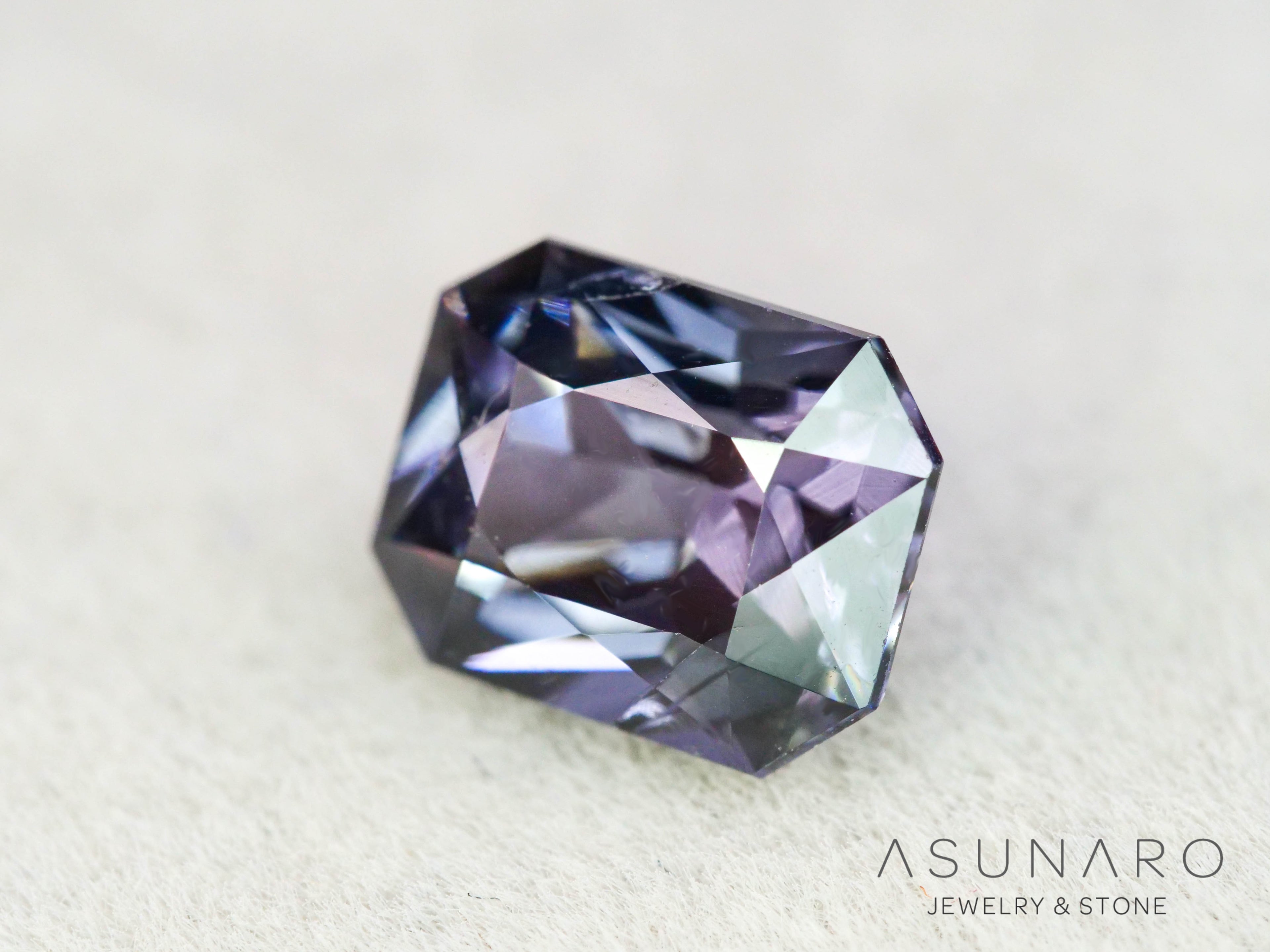 グレースピネル 　エメラルドカット　スリランカ産　1.13ct　【251004-3083】