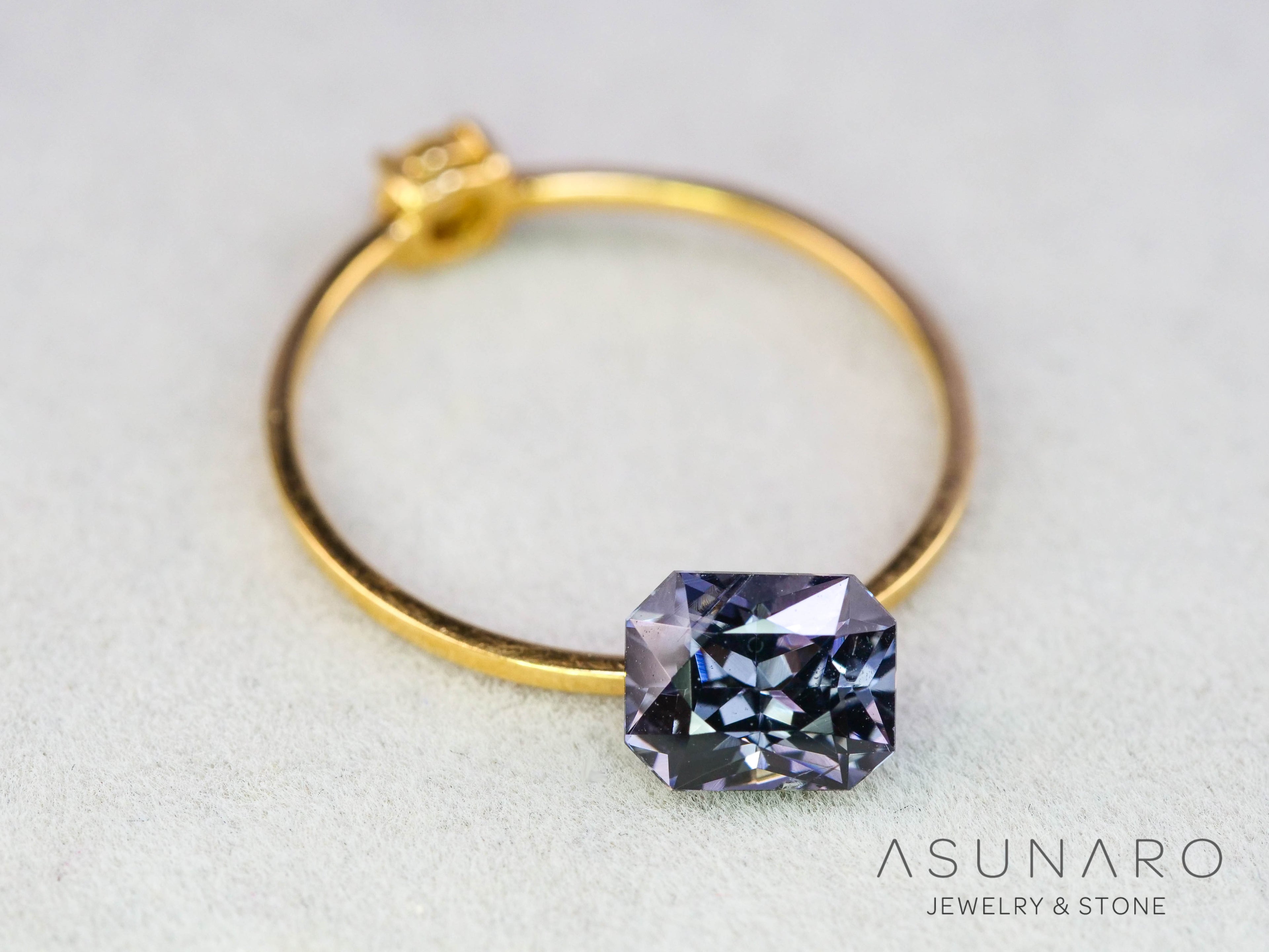 グレースピネル 　エメラルドカット　スリランカ産　1.13ct　【251004-3083】