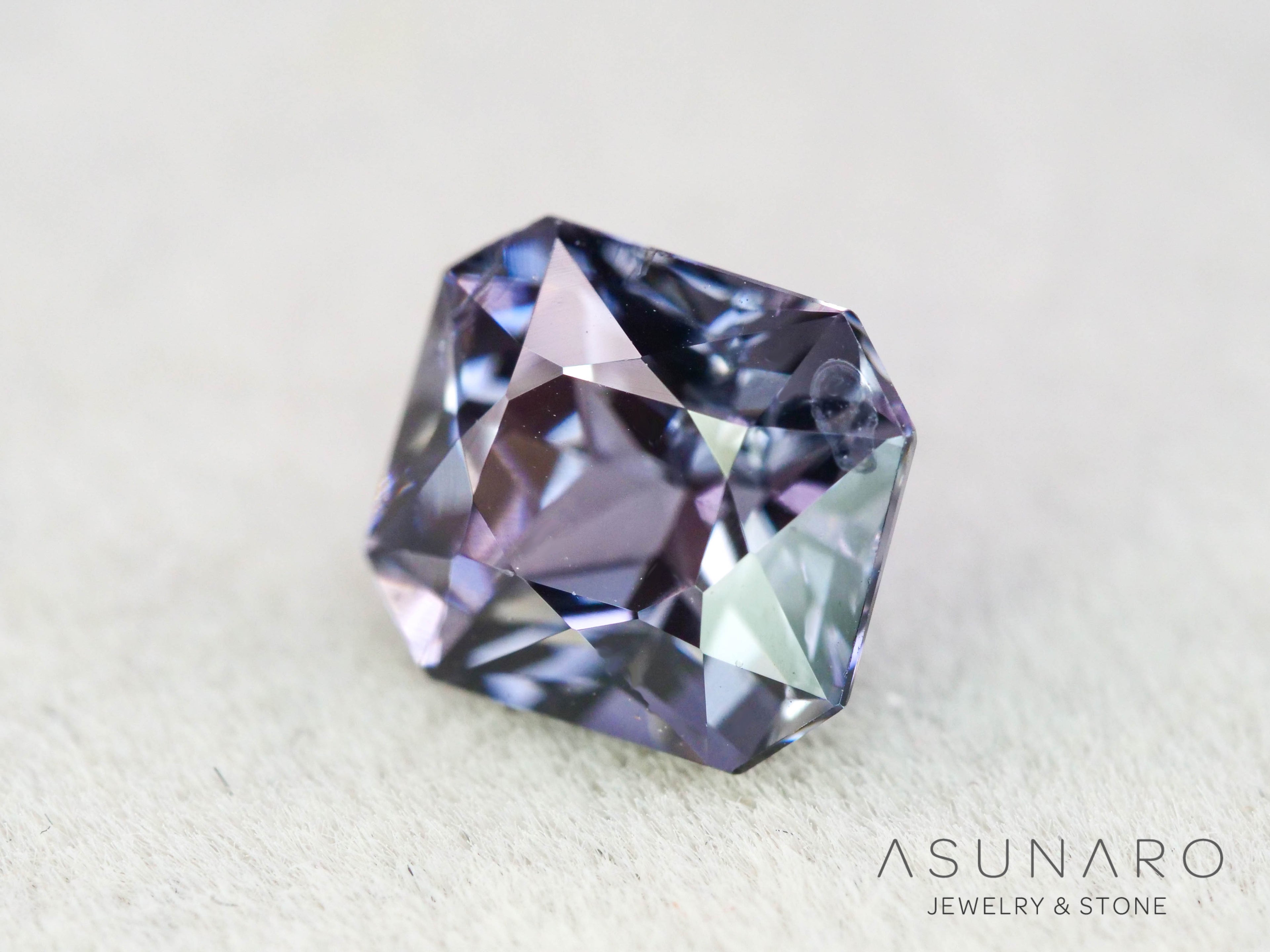 グレースピネル 　エメラルドカット　スリランカ産　1.13ct　【251004-3084】