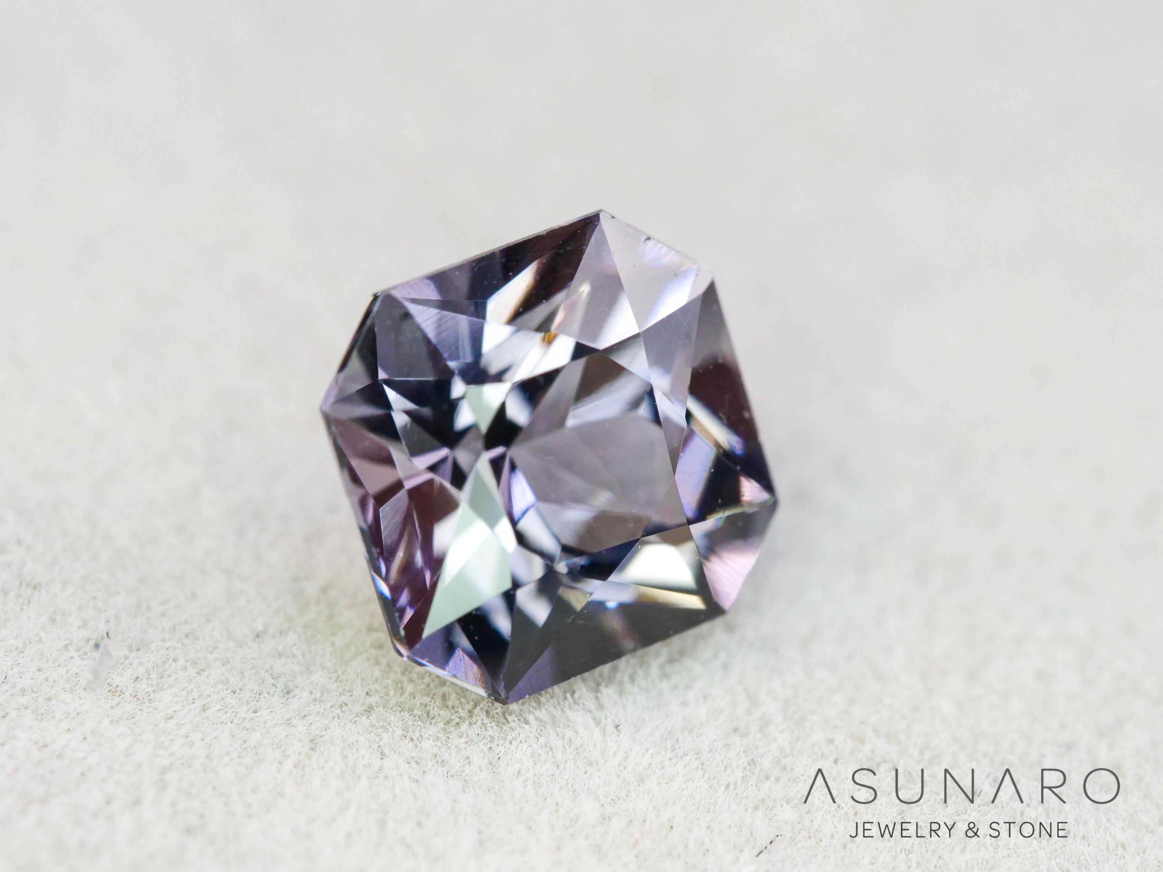 グレースピネル 　エメラルドカット　スリランカ産　1.13ct　【251004-3085】