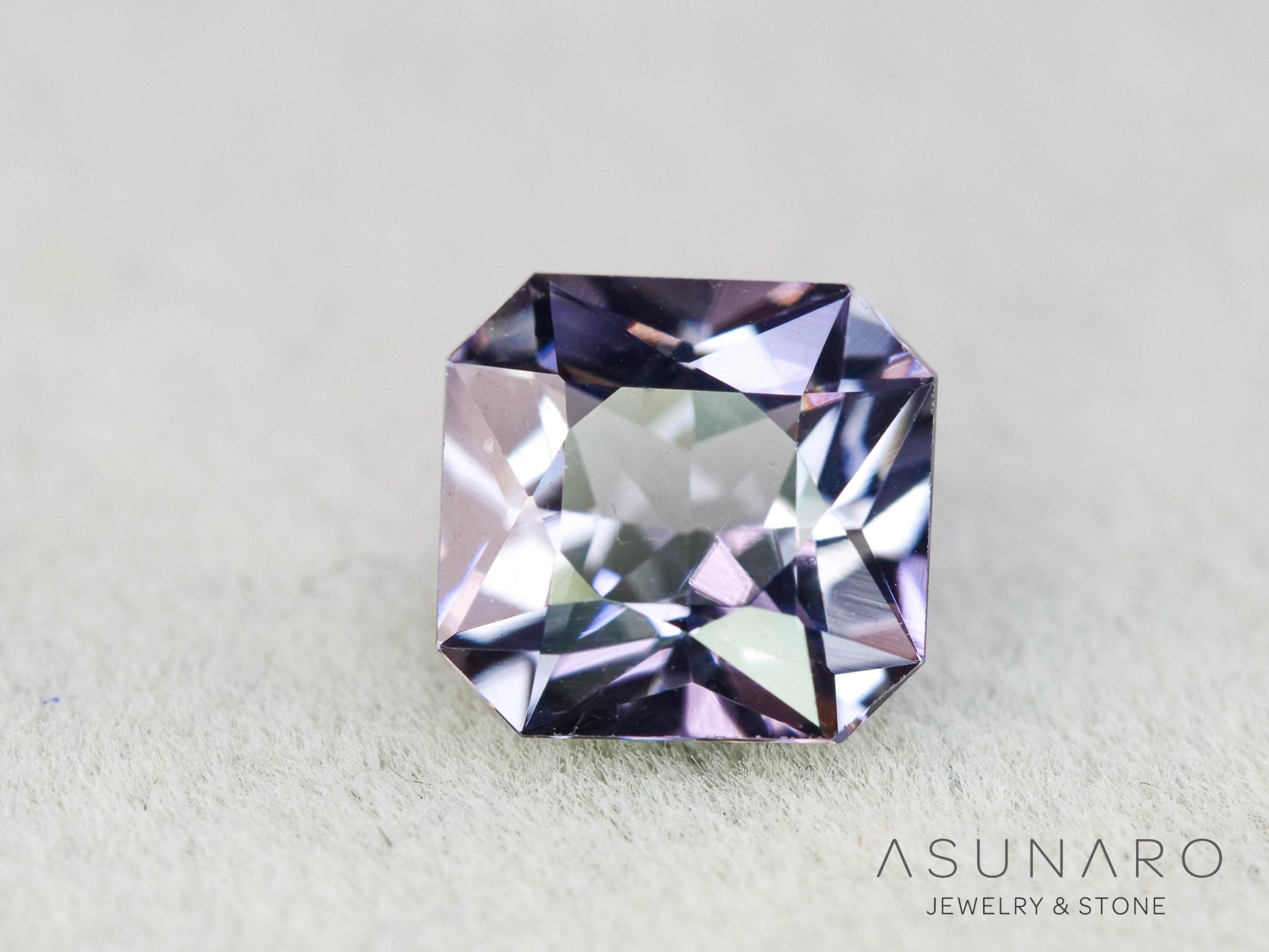 グレースピネル 　エメラルドカット　スリランカ産　1.04ct　【251004-3086】