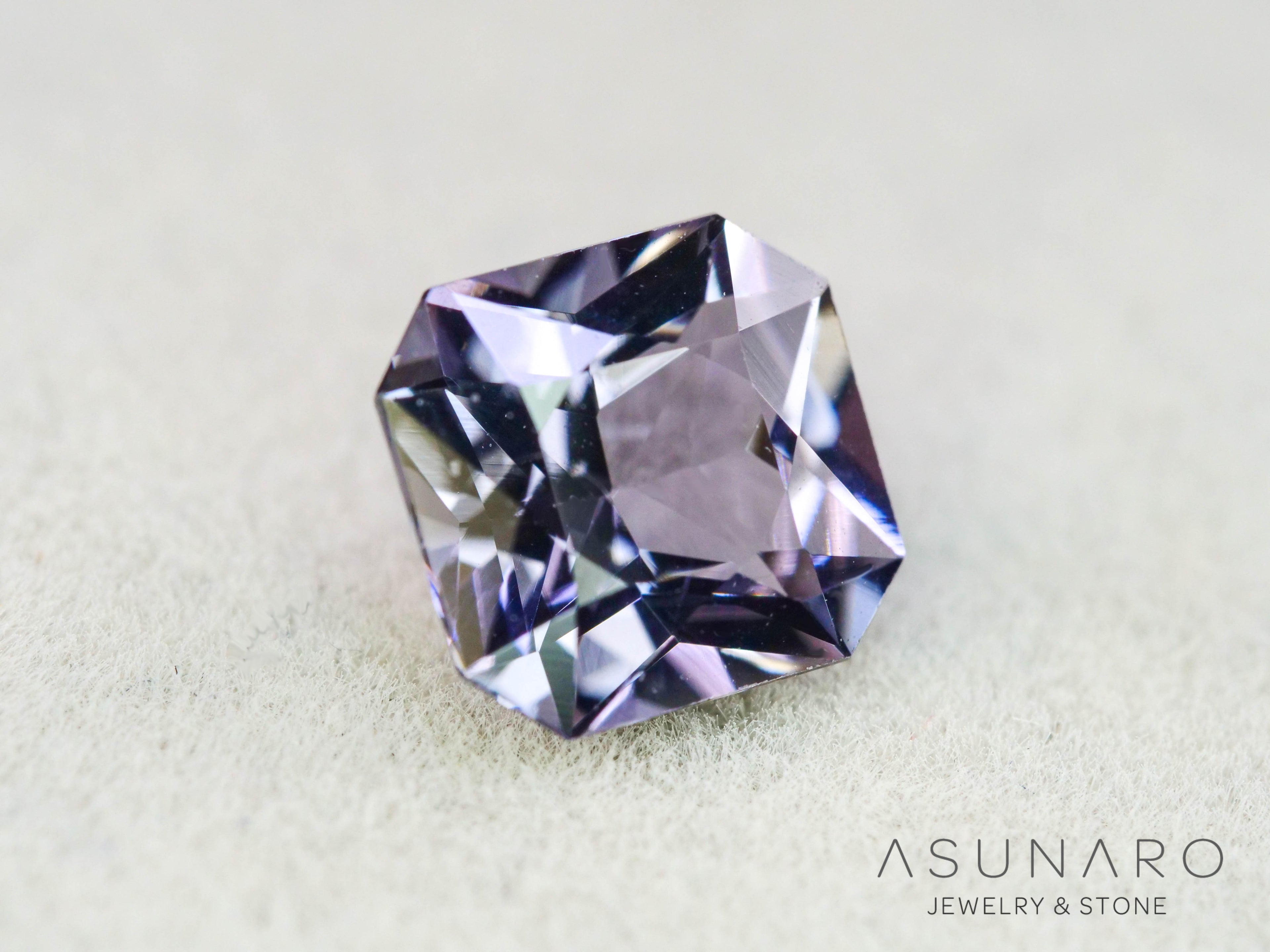 グレースピネル 　エメラルドカット　スリランカ産　1.04ct　【251004-3086】