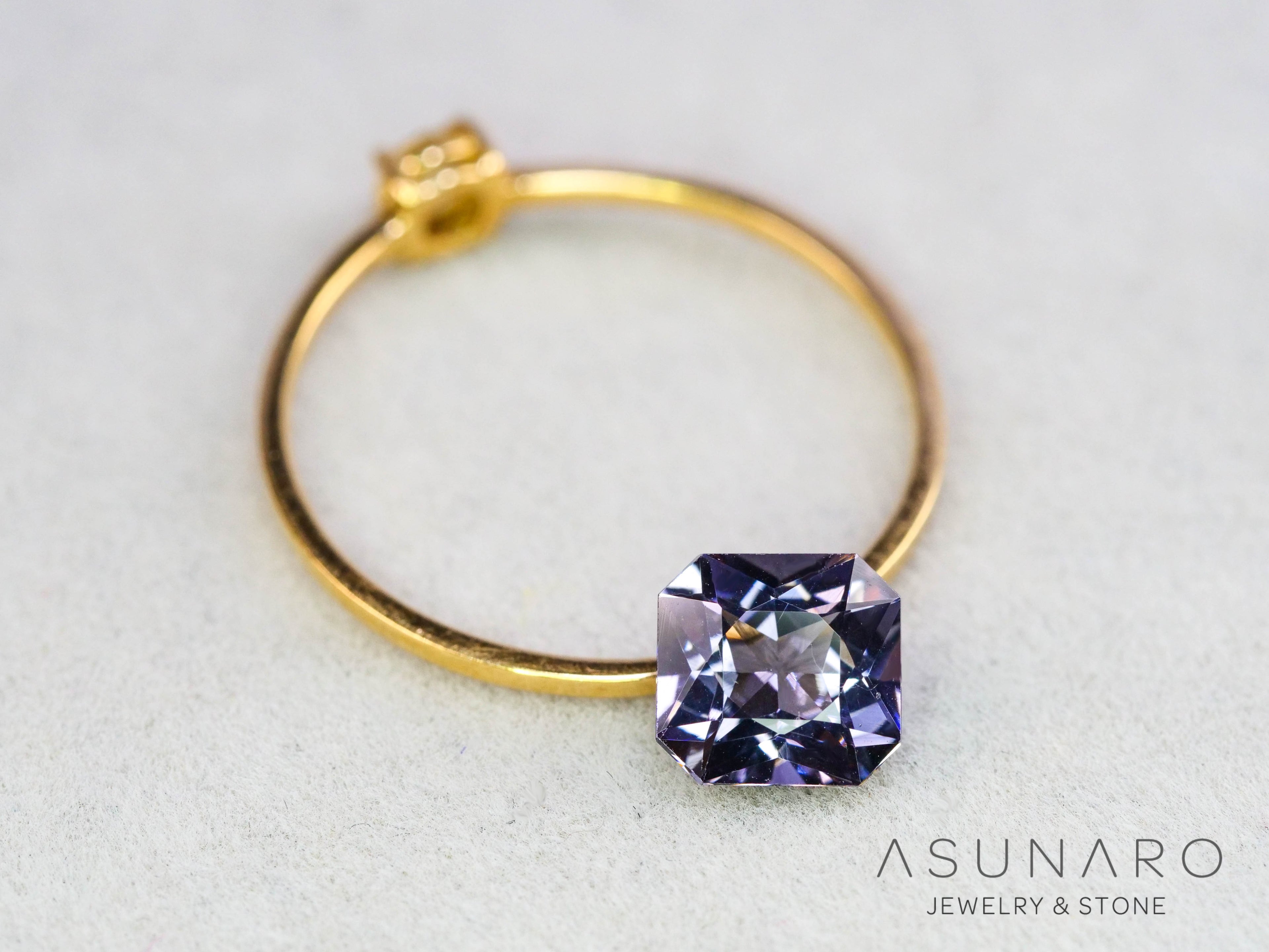 グレースピネル 　エメラルドカット　スリランカ産　1.04ct　【251004-3086】