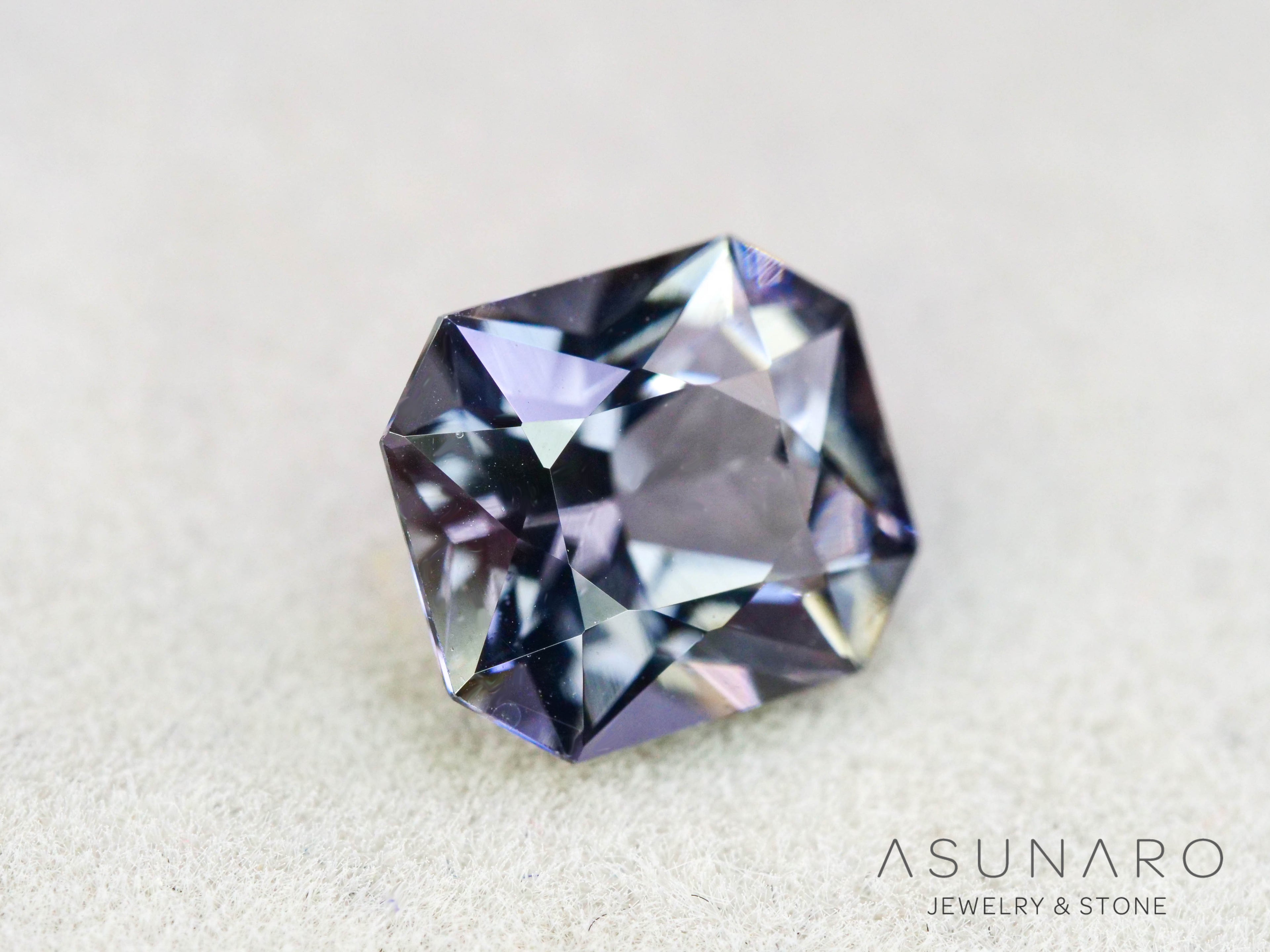 グレースピネル 　エメラルドカット　スリランカ産　1.18ct　【251004-3087】