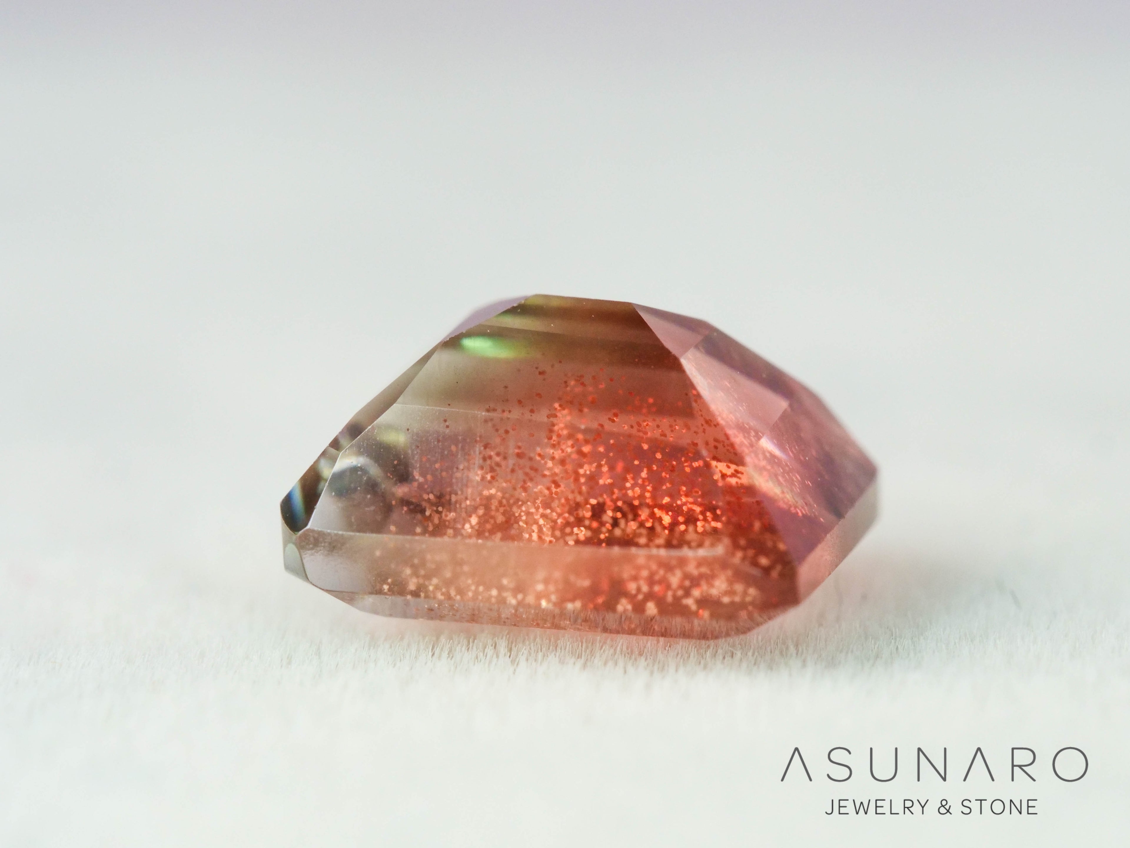 オレゴンサンストーン  エメラルドカット　 アメリカ産 　1.67ct【251017-3188】