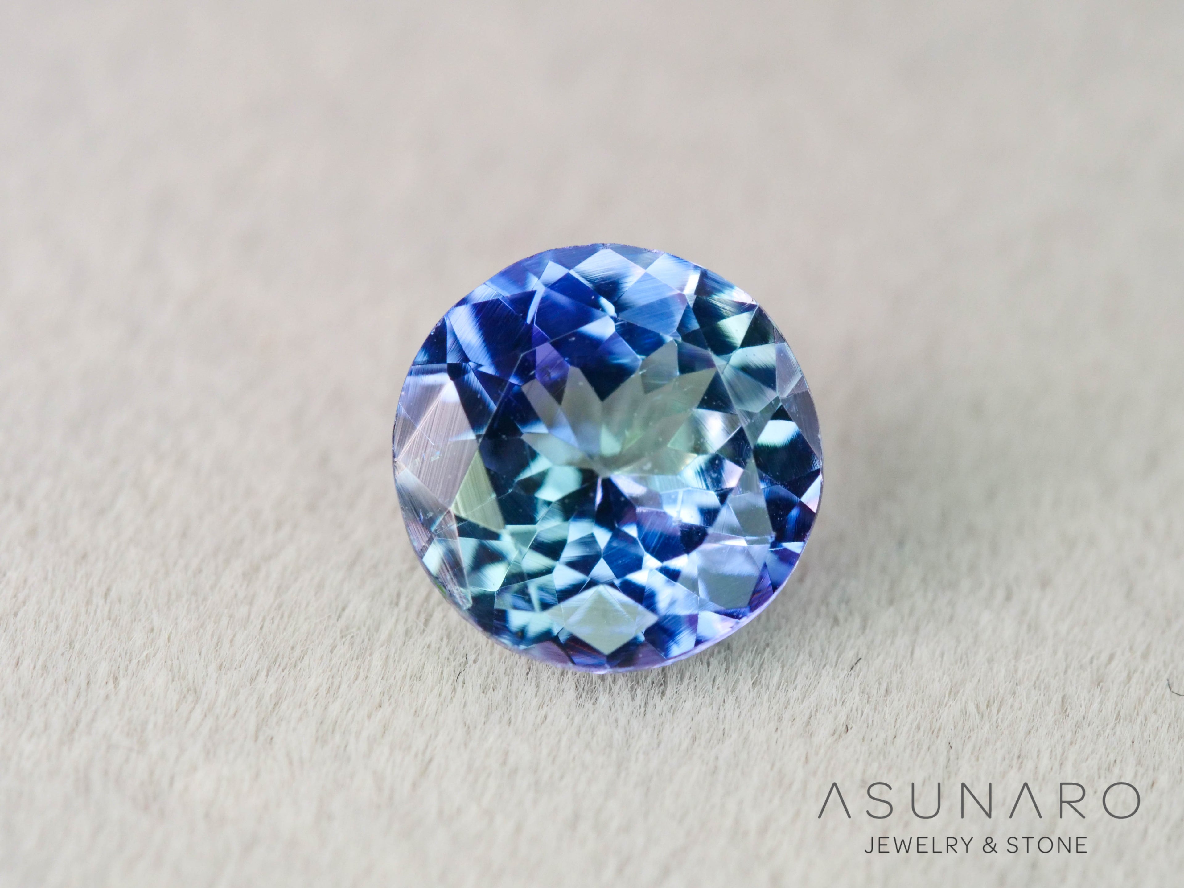 バイカラーゾイサイト（タンザナイト）ラウンドカット　タンザニア産　0.97ct【251107-3116】