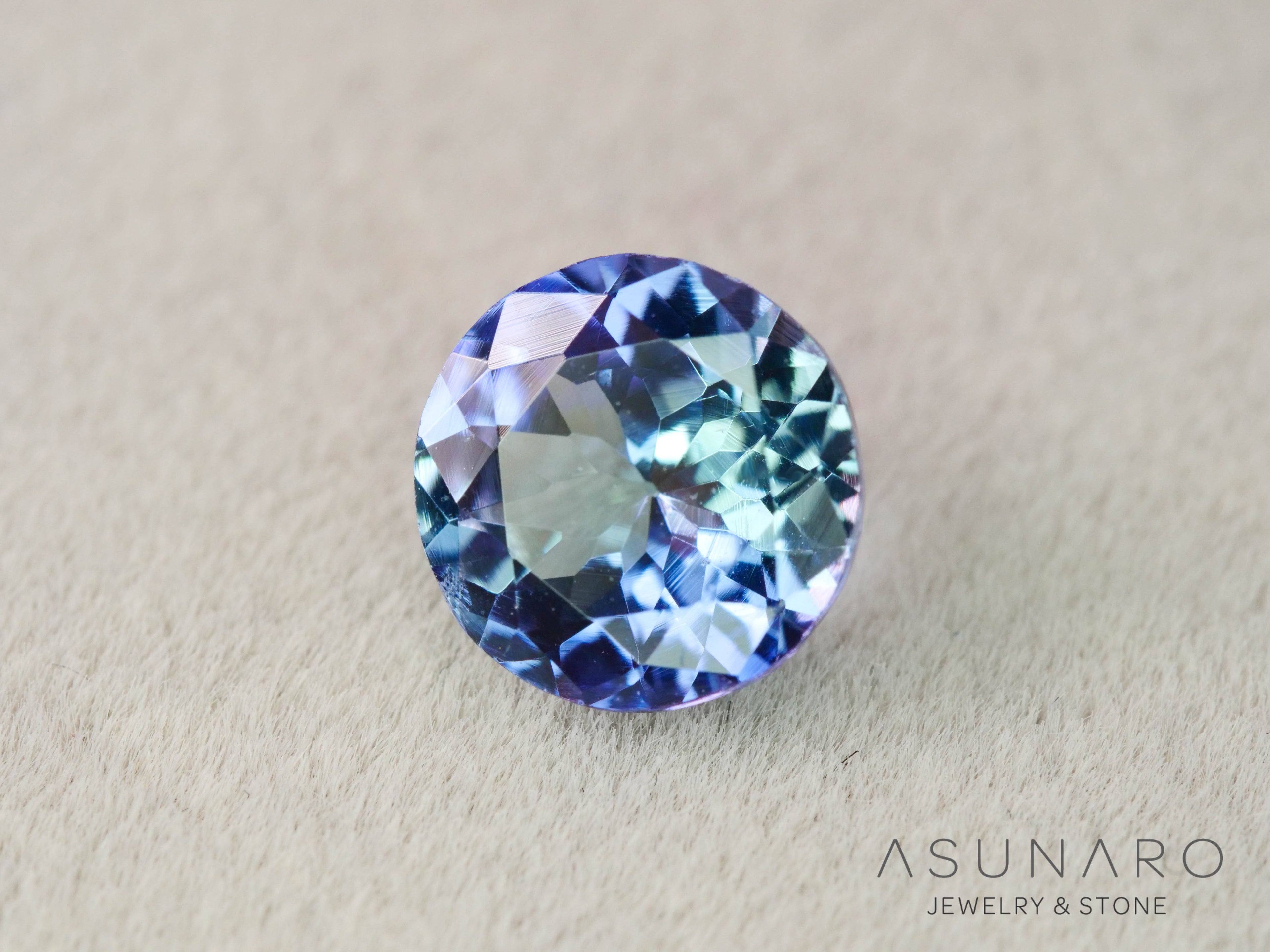 バイカラーゾイサイト（タンザナイト）ラウンドカット　タンザニア産　0.97ct【251107-3116】