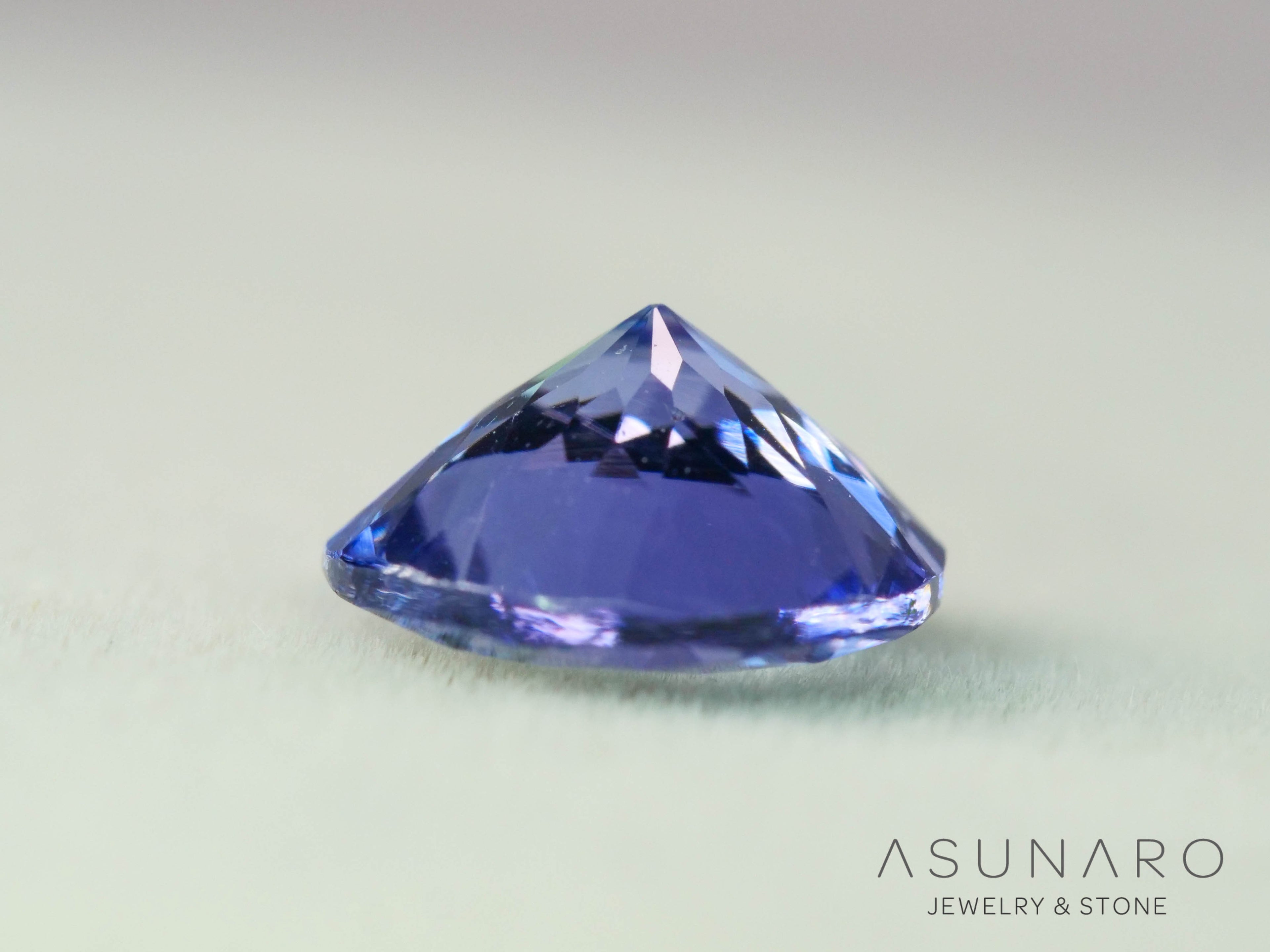 バイカラーゾイサイト（タンザナイト）ラウンドカット　タンザニア産　0.97ct【251107-3116】