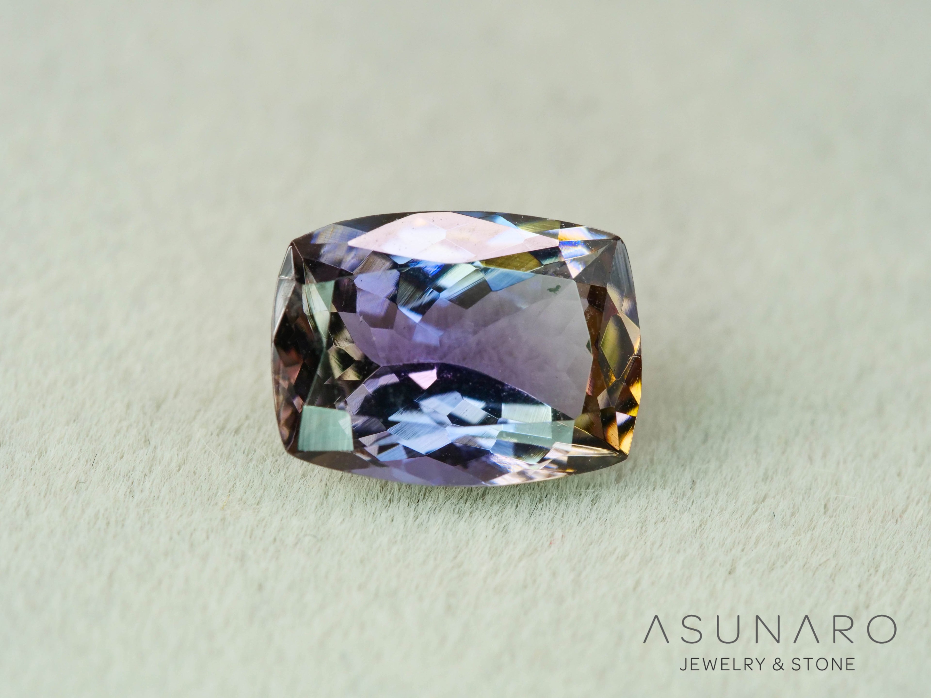 パーティーカラーゾイサイト（タンザナイト）クッションカット　タンザニア産　1.28ct【251107-3117】