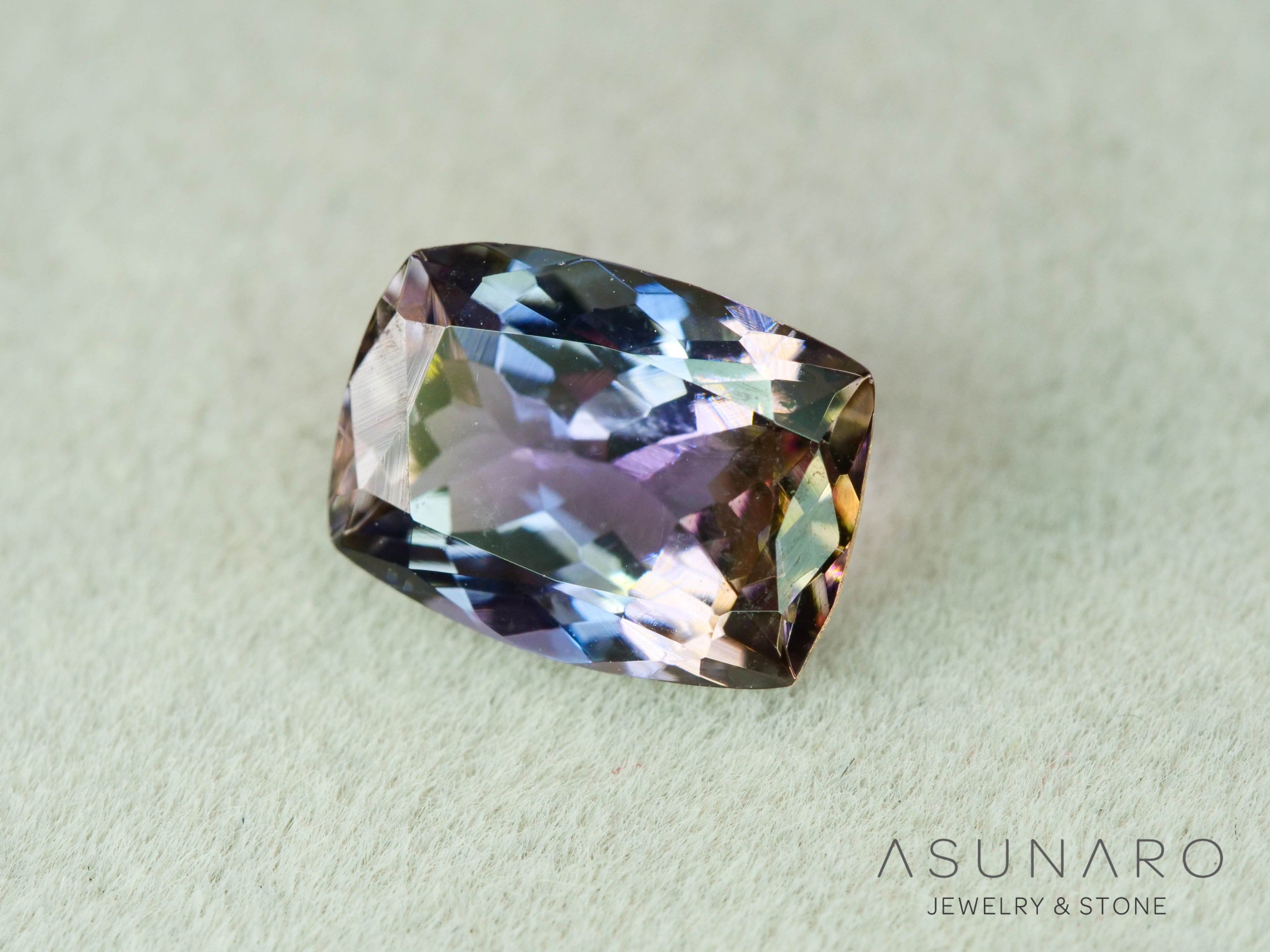 パーティーカラーゾイサイト（タンザナイト）クッションカット　タンザニア産　1.28ct【251107-3117】