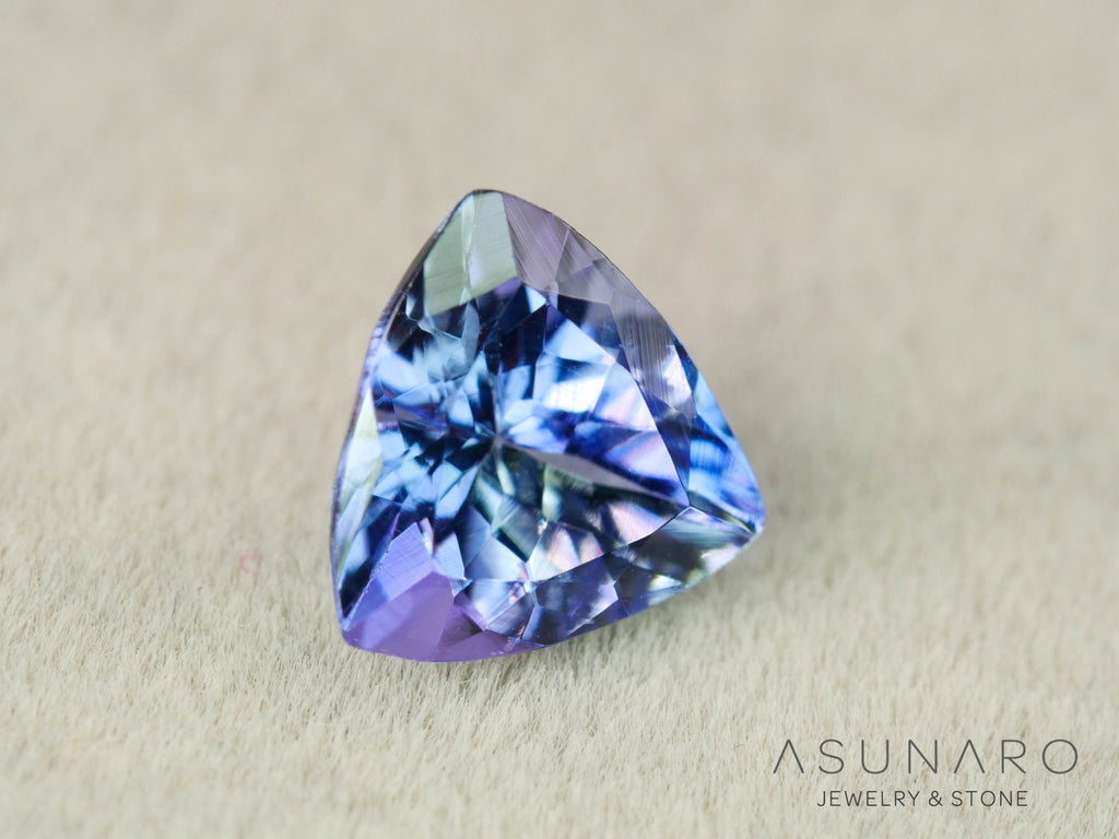 バイカラーゾイサイト（タンザナイト）トリリアントカット　タンザニア産　1.03ct【251107-3118】