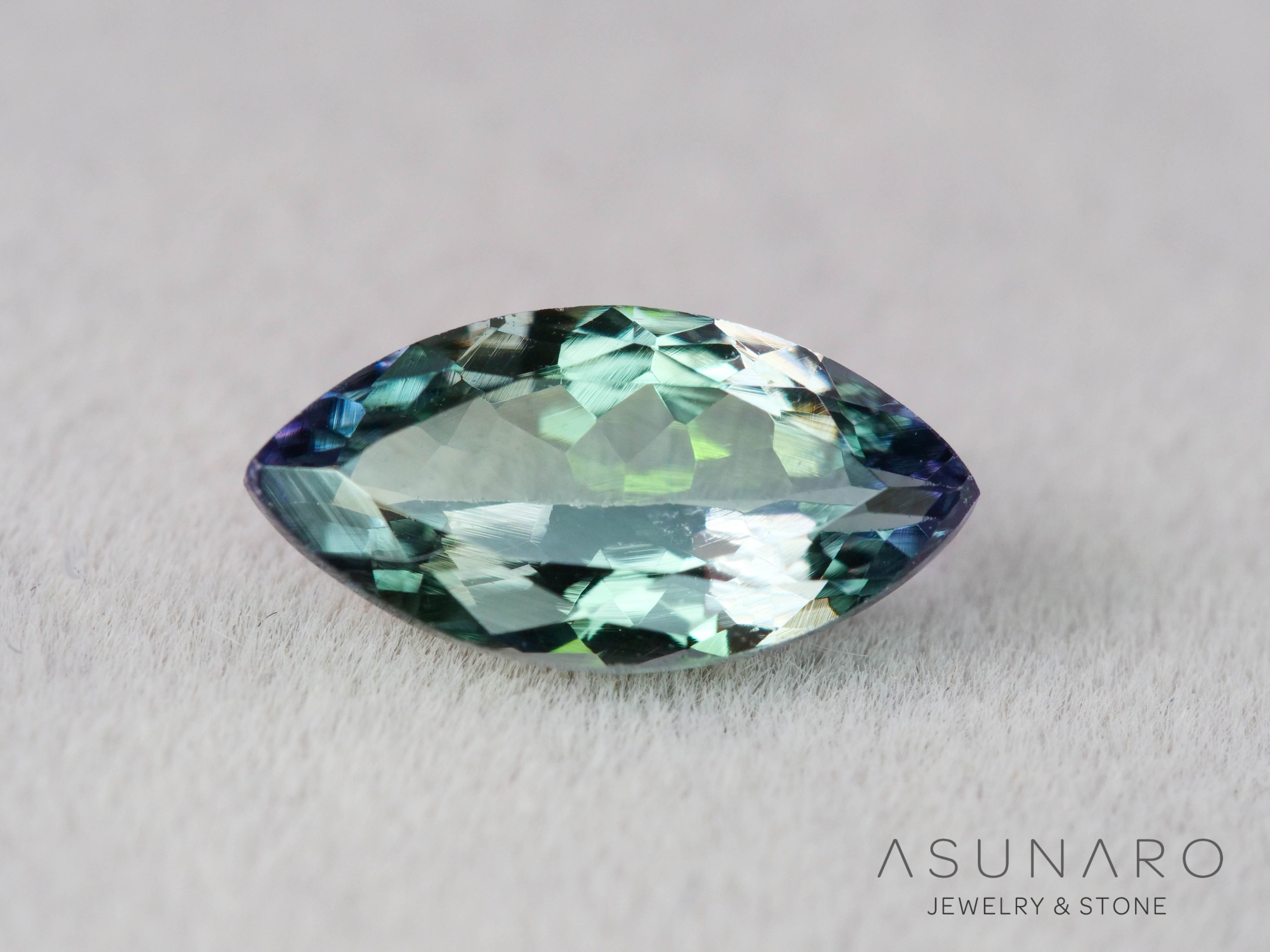 パーティーカラーゾイサイト（タンザナイト）マーキスカット　タンザニア産　1.12ct【251107-3120】