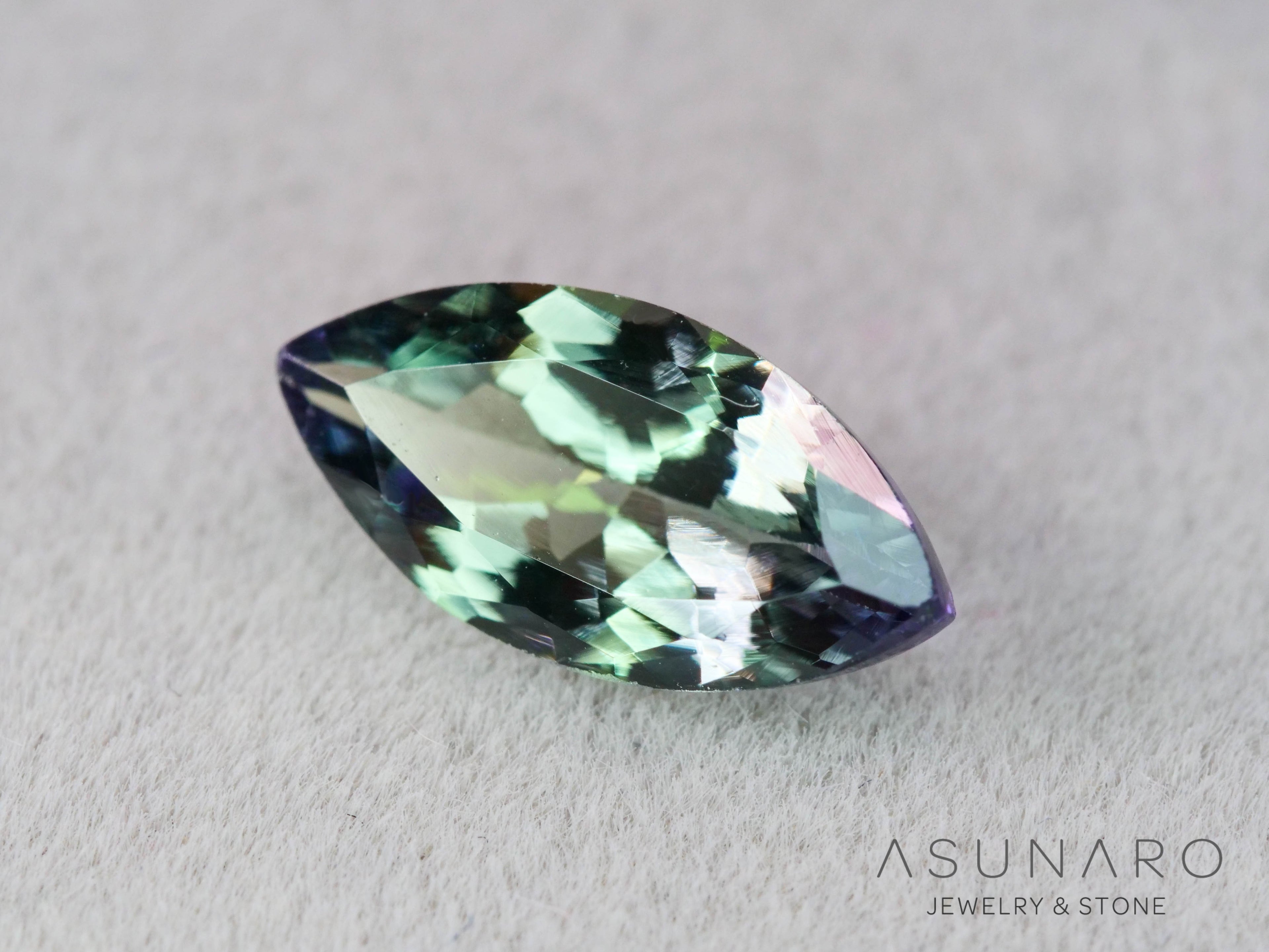 パーティーカラーゾイサイト（タンザナイト）マーキスカット　タンザニア産　1.12ct【251107-3120】