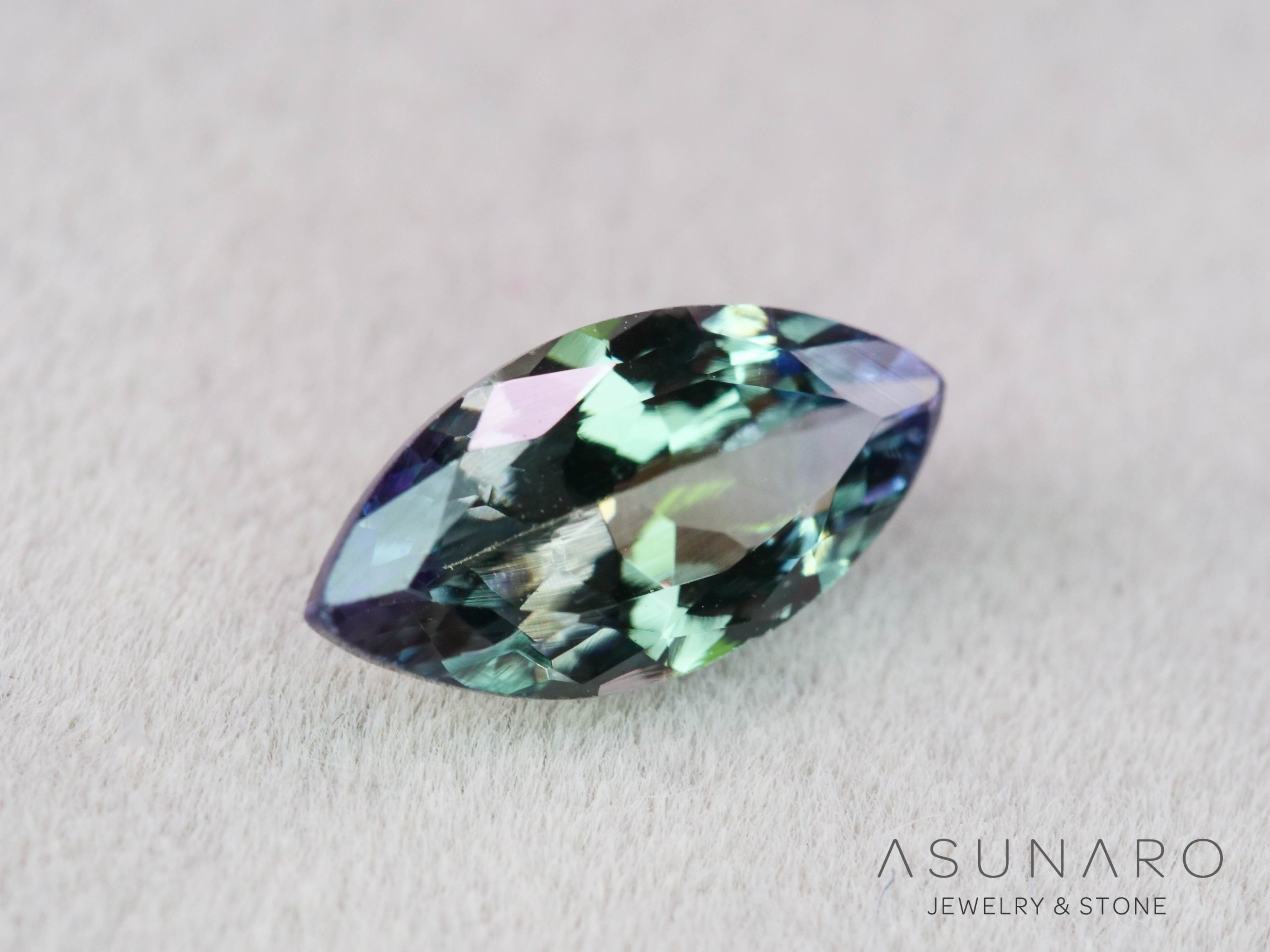 パーティーカラーゾイサイト（タンザナイト）マーキスカット　タンザニア産　1.12ct【251107-3120】