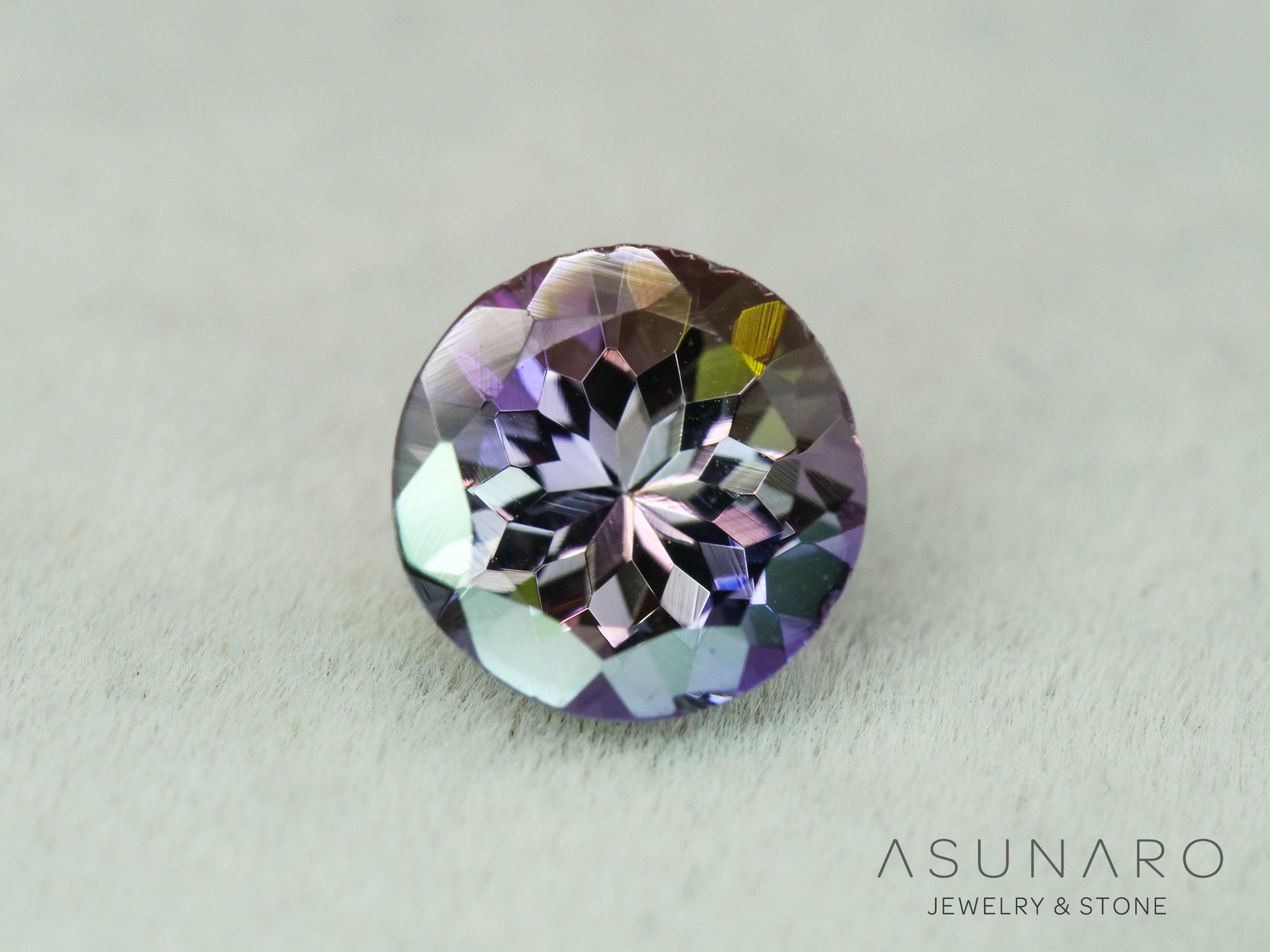 パーティーカラーゾイサイト（タンザナイト）ラウンドカット　タンザニア産　1.13ct【251107-3121】