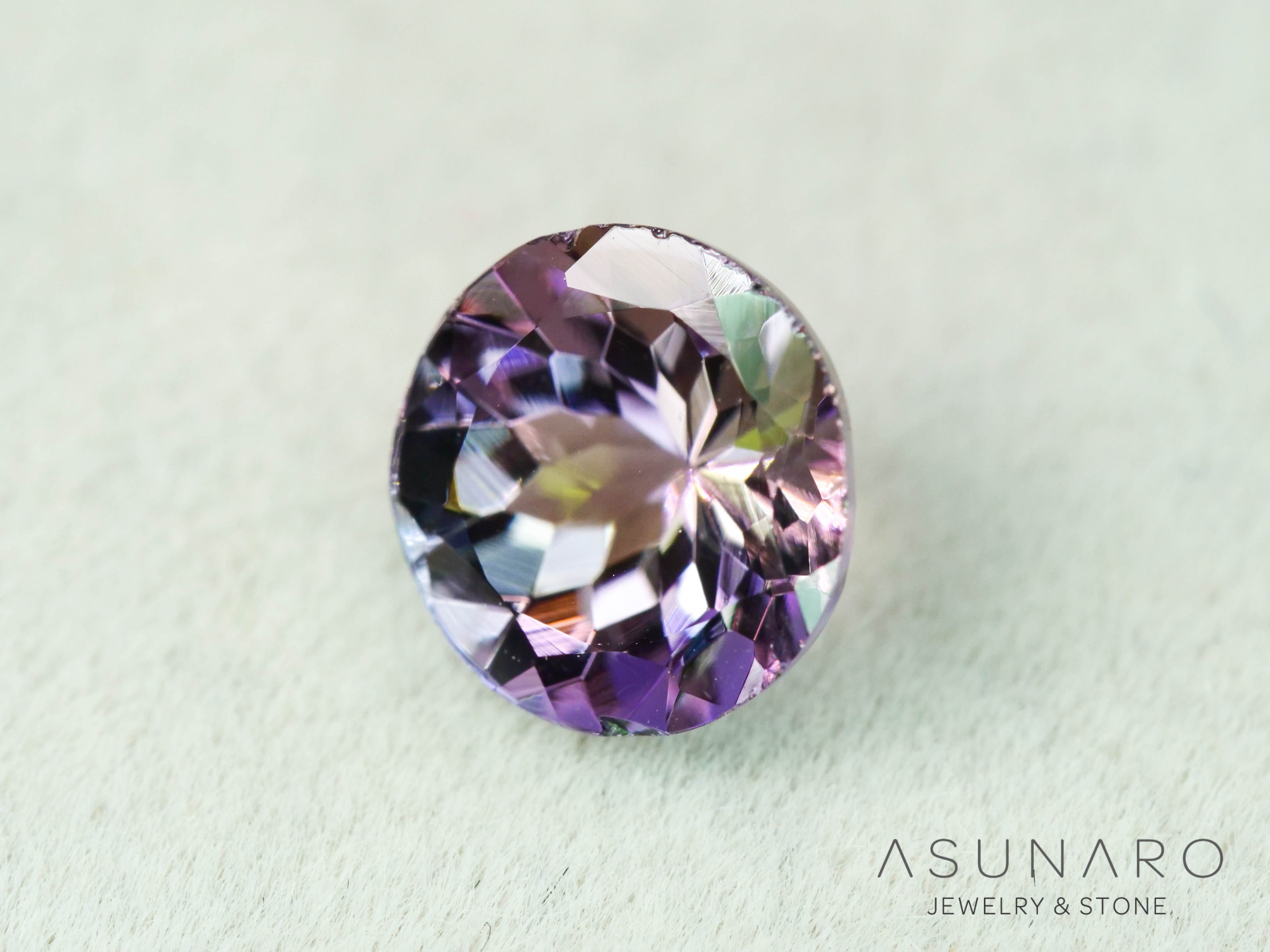 パーティーカラーゾイサイト（タンザナイト）ラウンドカット　タンザニア産　1.13ct【251107-3121】