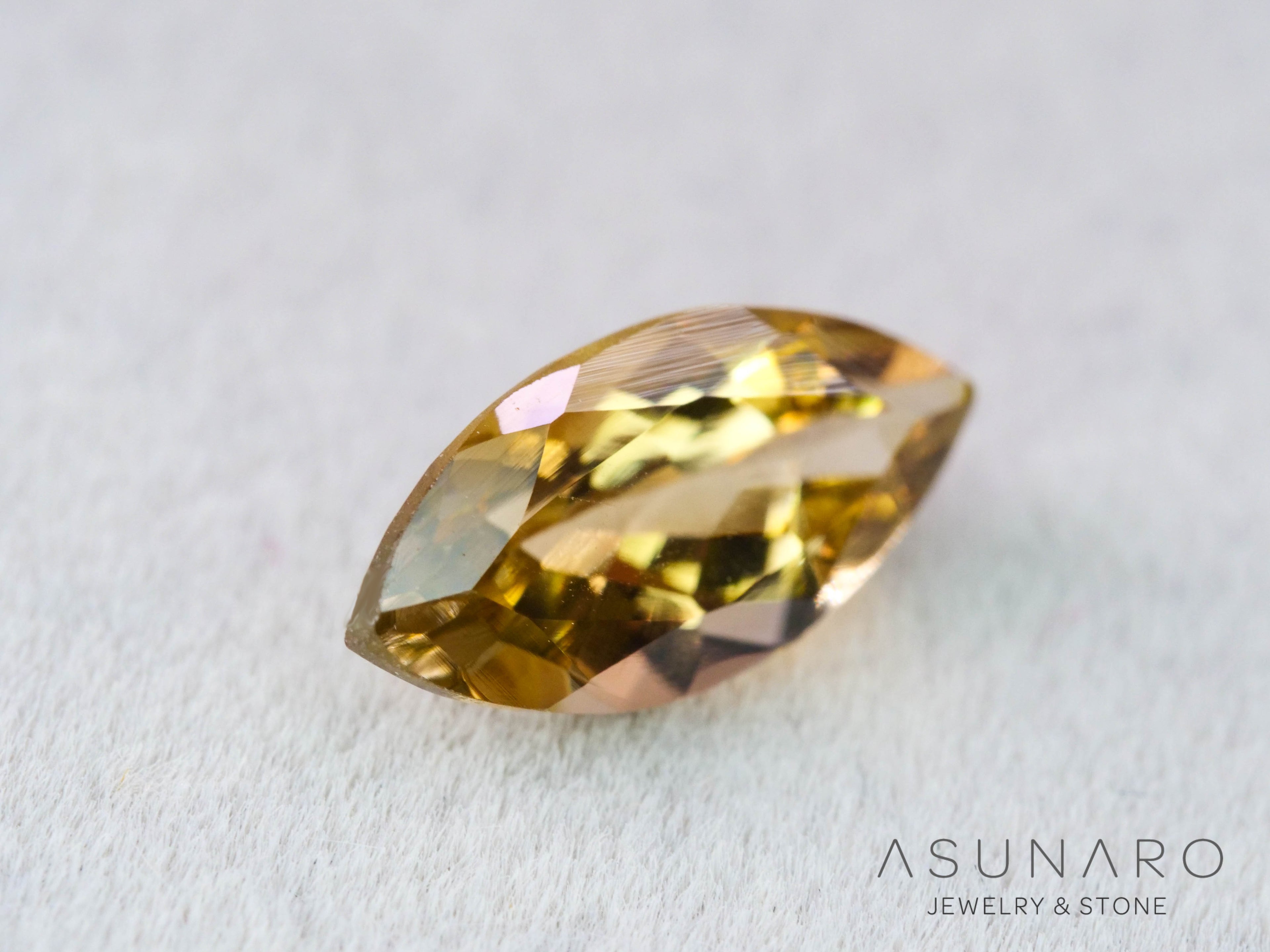 バイカラーゾイサイト（タンザナイト）マーキスカット　タンザニア産　1.13ct【251107-3122】