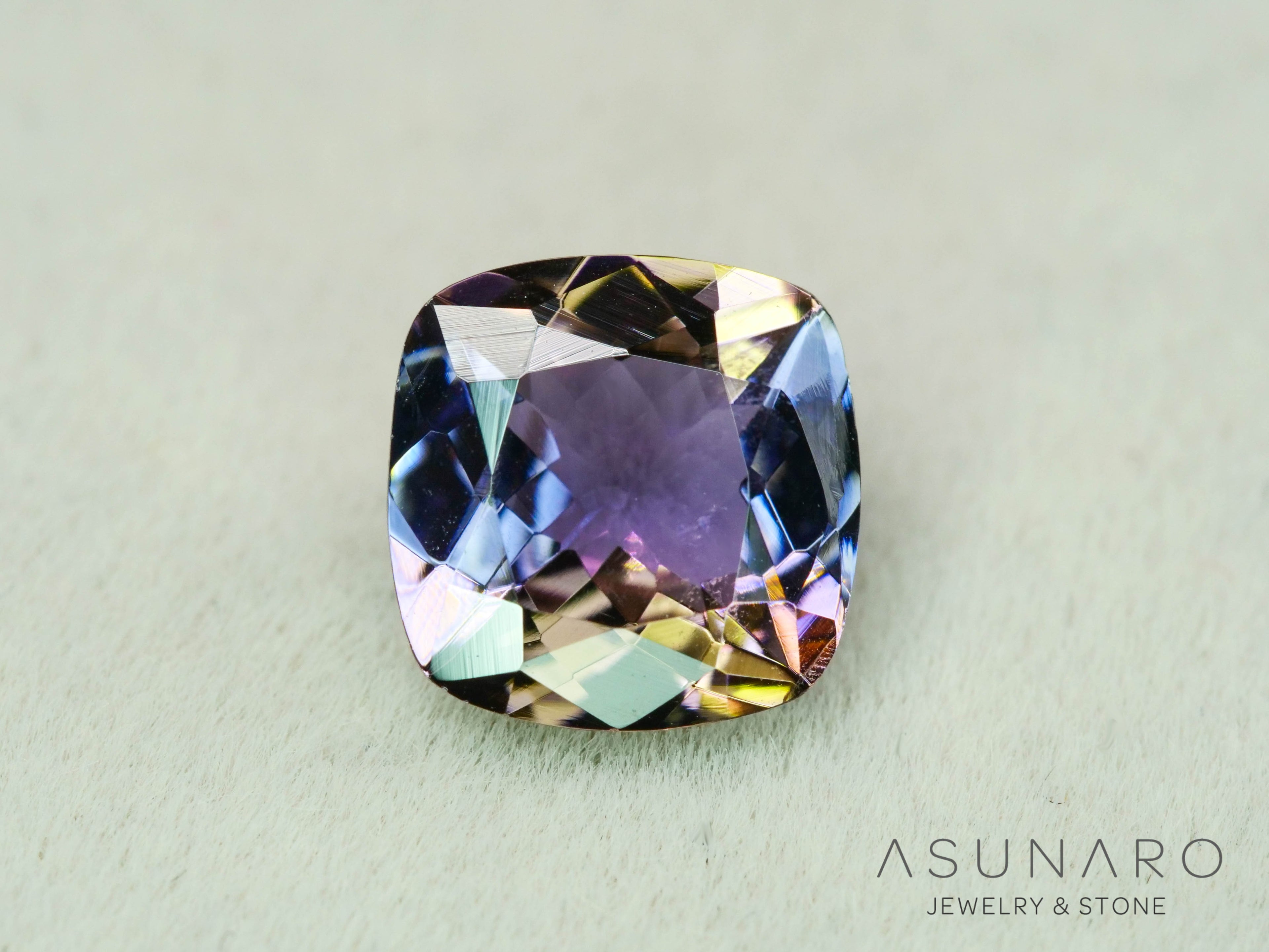 パーティーカラーゾイサイト（タンザナイト）クッションカット　タンザニア産　1.19ct【251107-3123】