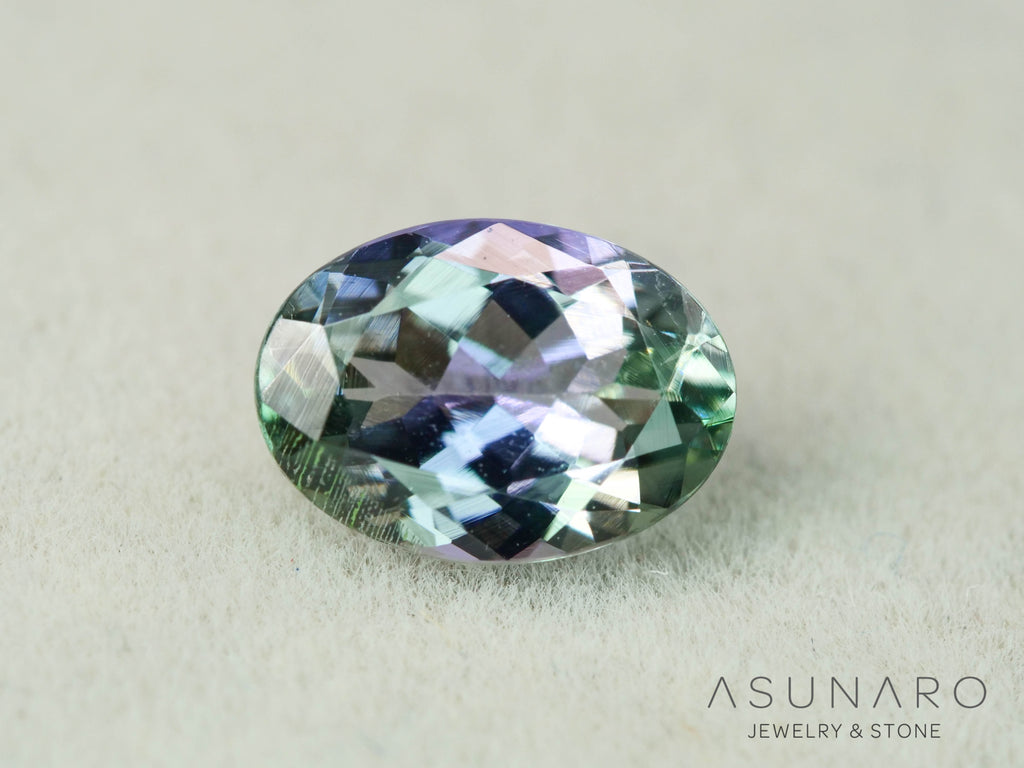 パーティーカラーゾイサイト（タンザナイト）オーバルカット　タンザニア産　0.98ct【251107-3124】
