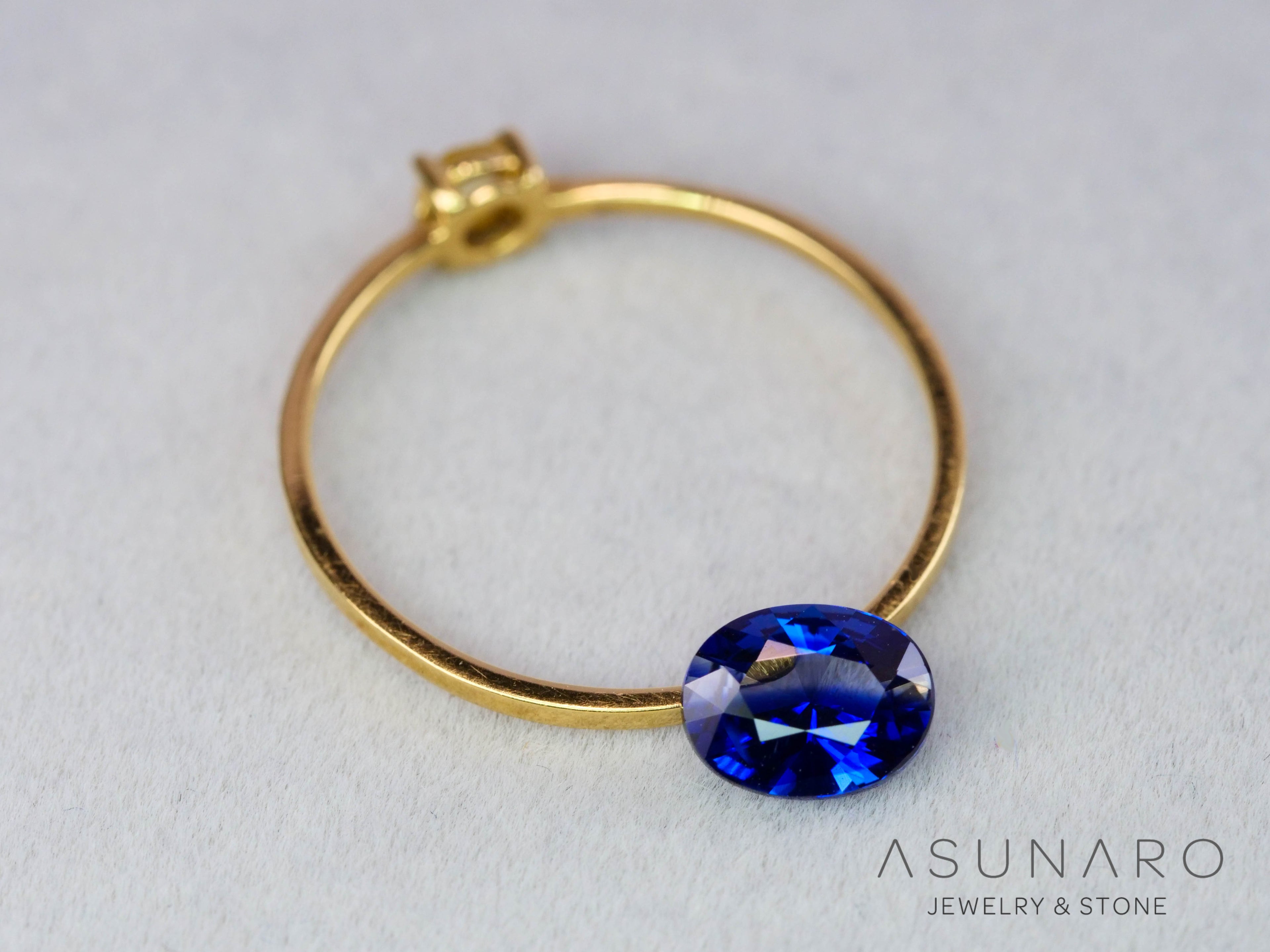 バイカラーサファイア ロータスリリーカット（オーバル）　スリランカ産 0.83ct【260130-3180】