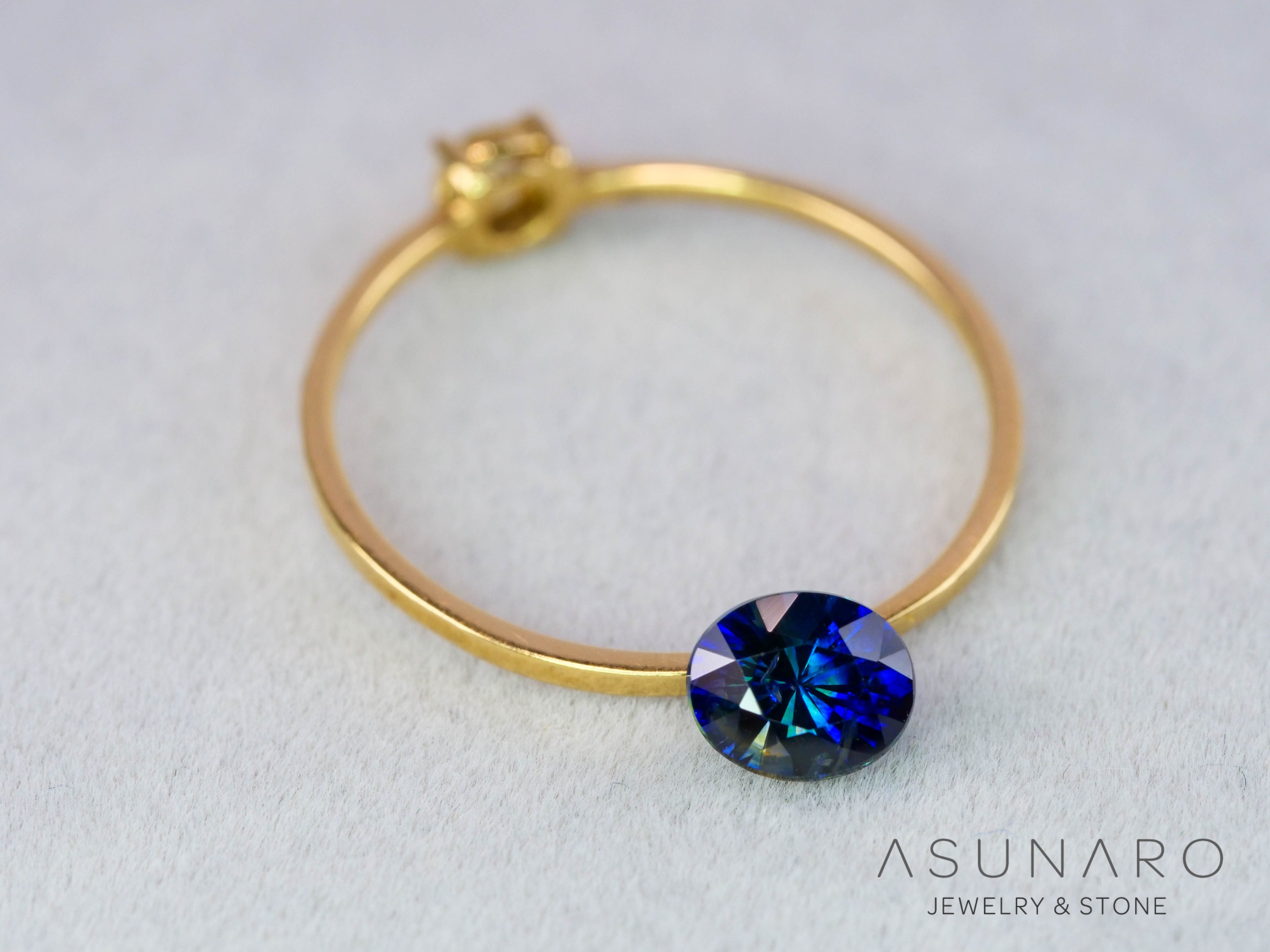 バイカラーサファイア ロータスリリーカット（オーバル）　スリランカ産　0.70ct【260130-3181】