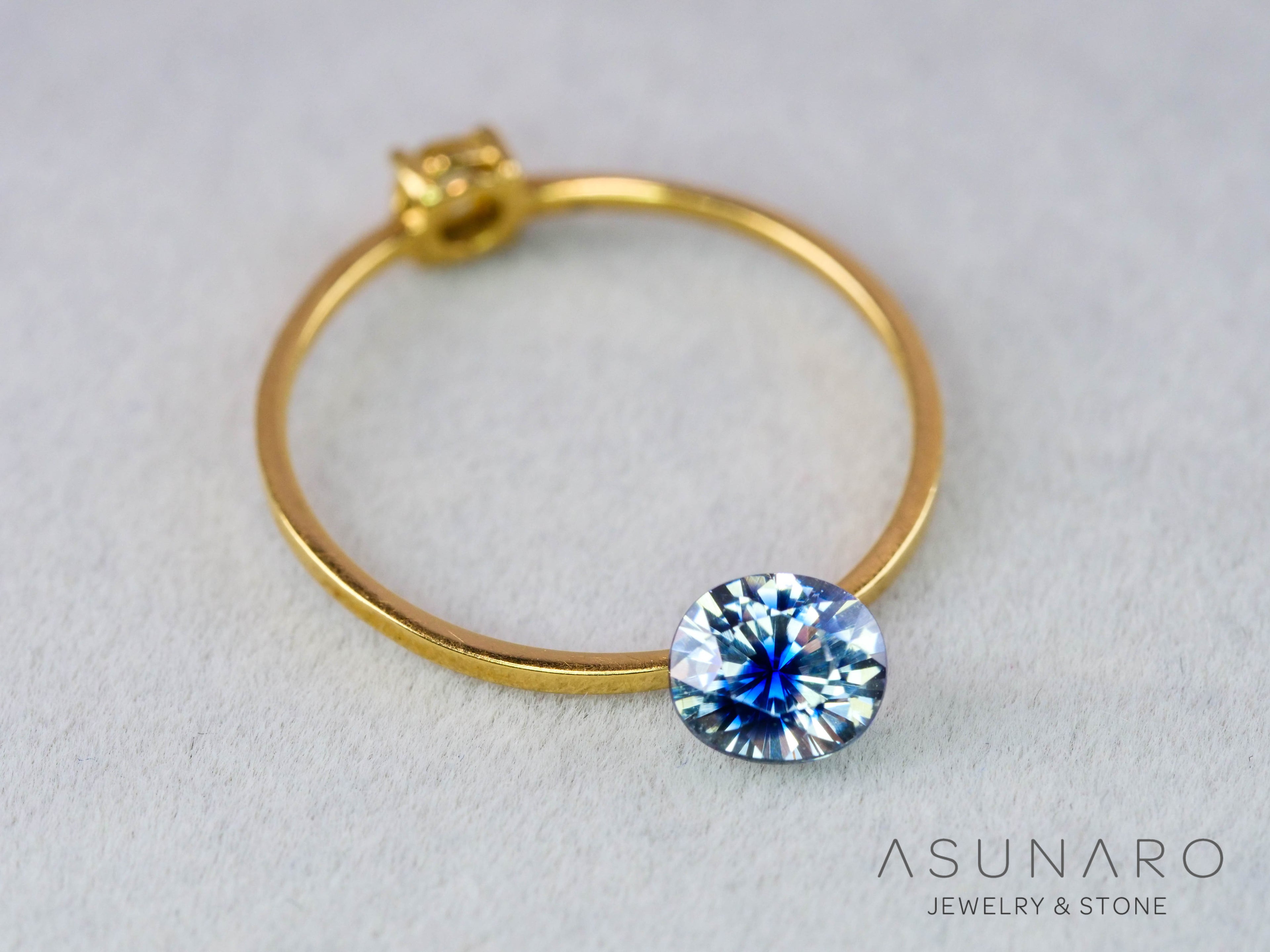 バイカラーサファイア ロータスリリーカット（オーバル）　スリランカ産　0.80ct【260130-3183】
