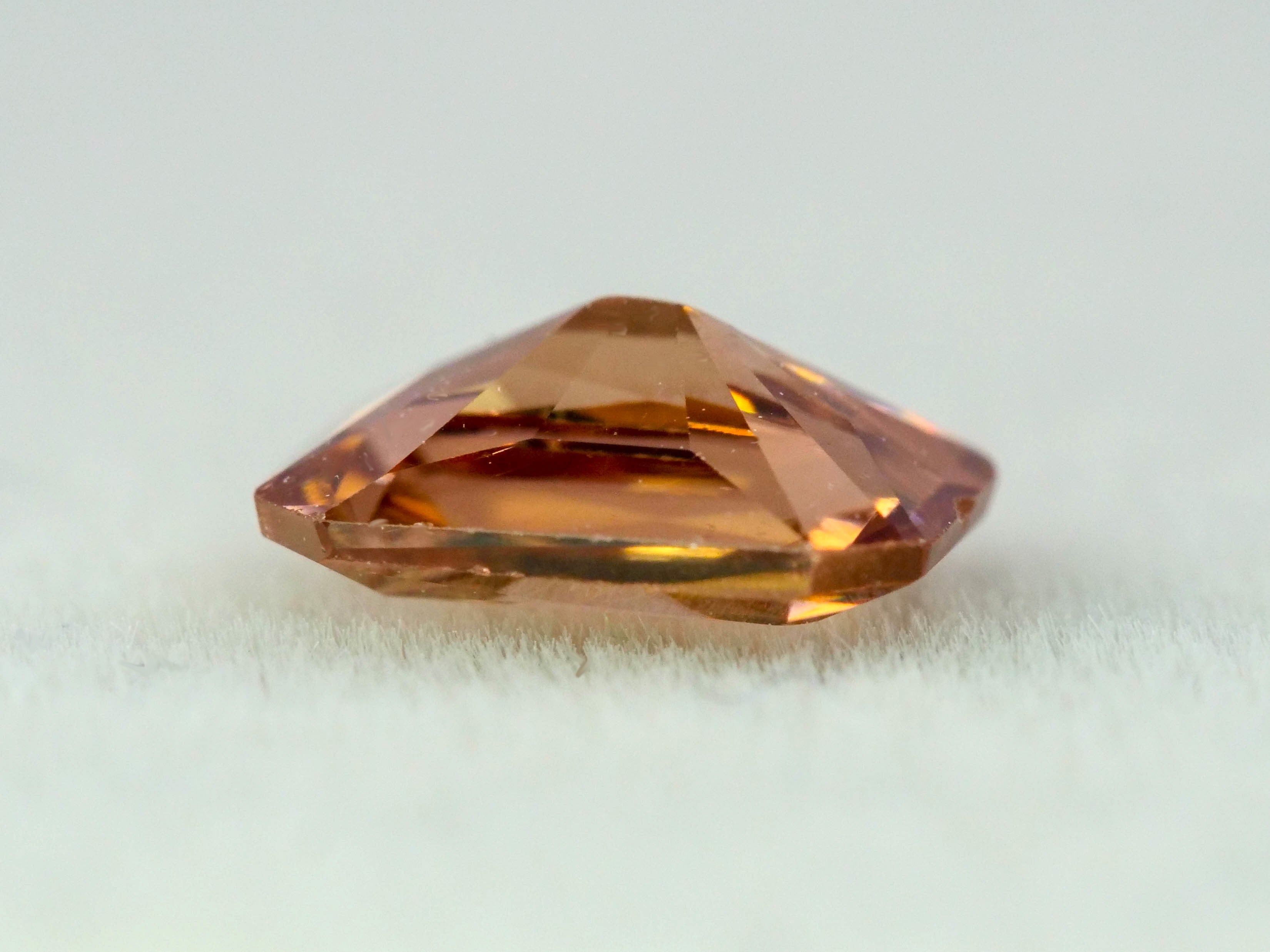 オレンジブラウンジルコン　エメラルドカット　0.72ct　 タンザニア産 　【251110-3106】