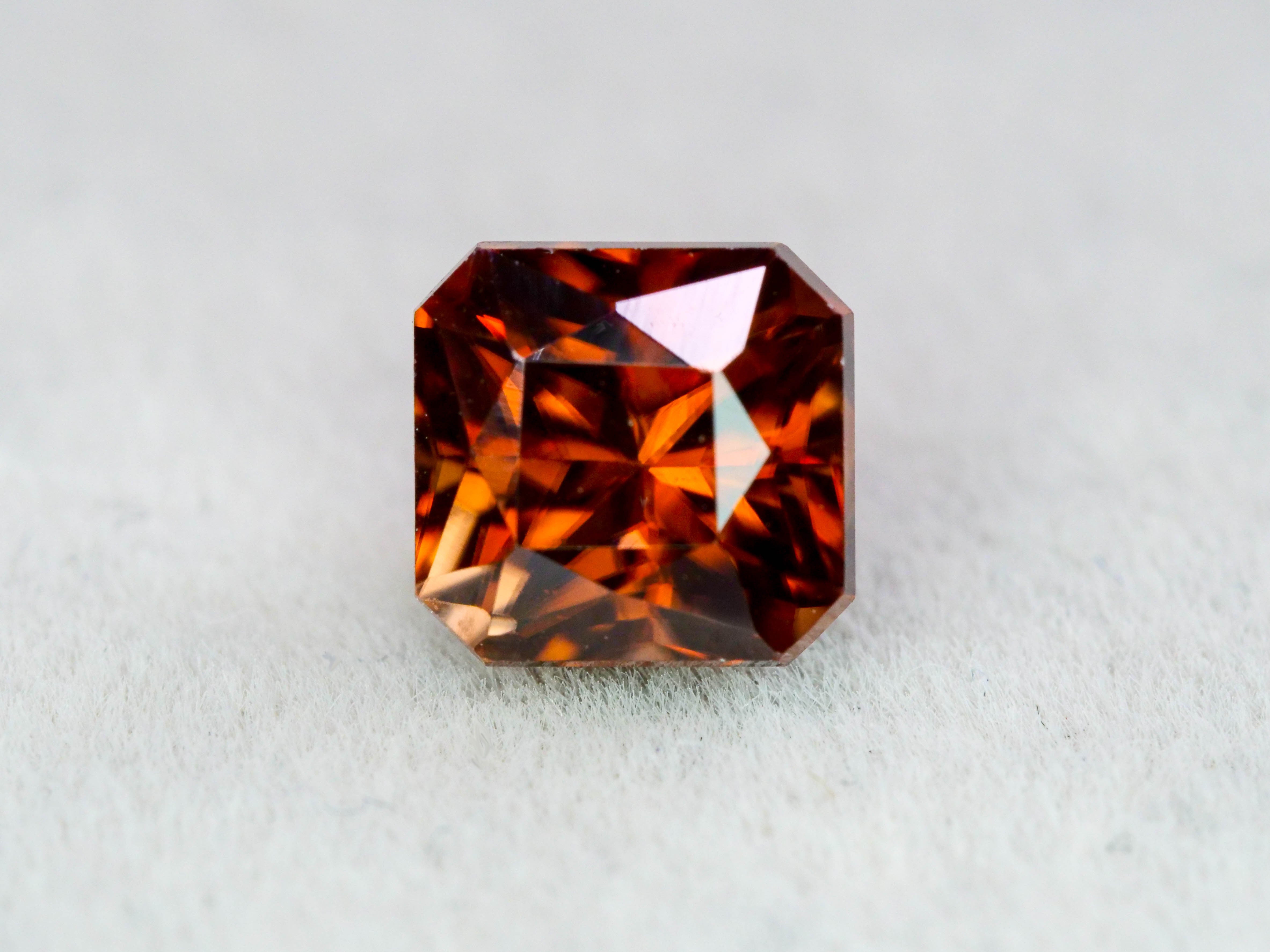 ジルコン – ASUNARO STONE