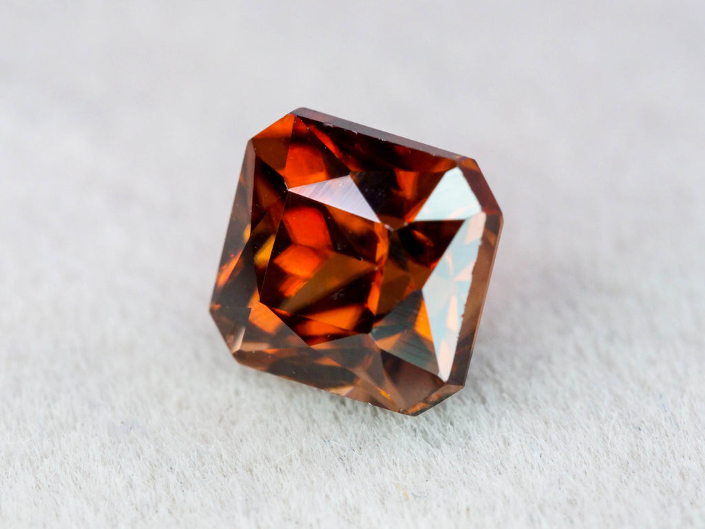 コニャックカラージルコン　エメラルドカット　1.51ct　 タンザニア産 　【251110-3108】