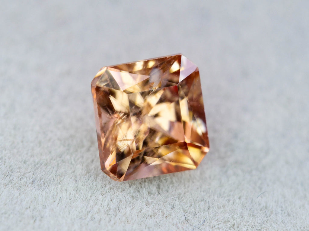 ピンクブラウンジルコン　エメラルドカット　1.06ct　 タンザニア産 　【251110-3109】