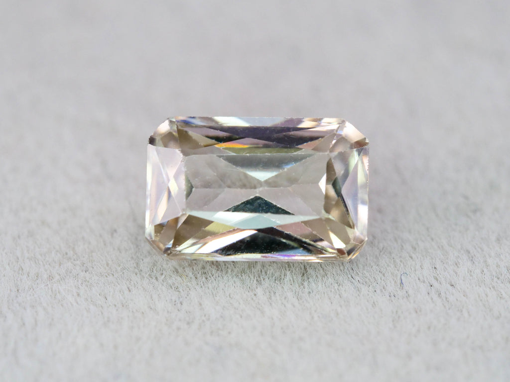 シャンパングレージルコン　エメラルドカット　1.18ct　 タンザニア産 　【251110-3114】