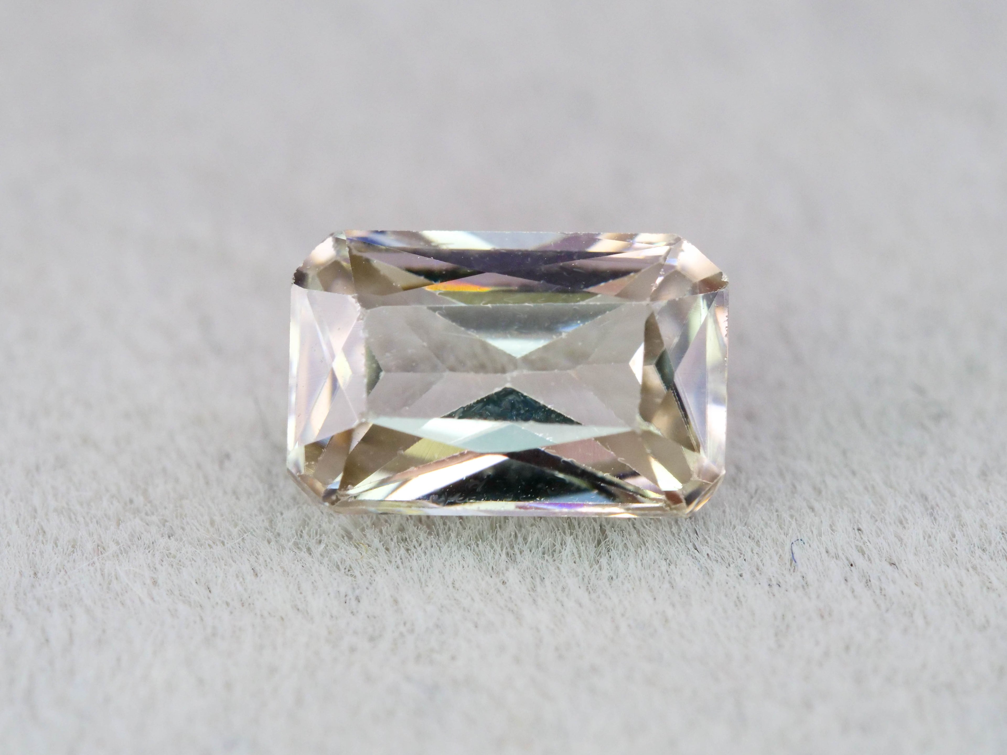 シャンパングレージルコン　エメラルドカット　1.18ct　 タンザニア産 　【251110-3114】