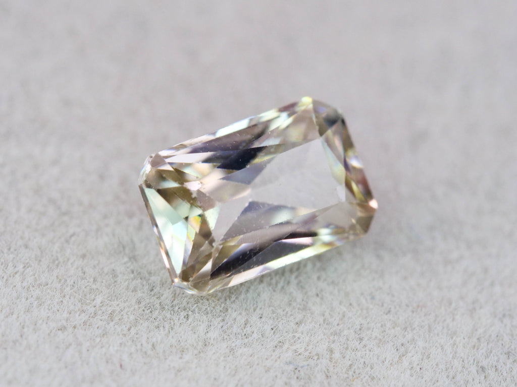 シャンパングレージルコン　エメラルドカット　1.18ct　 タンザニア産 　【251110-3114】