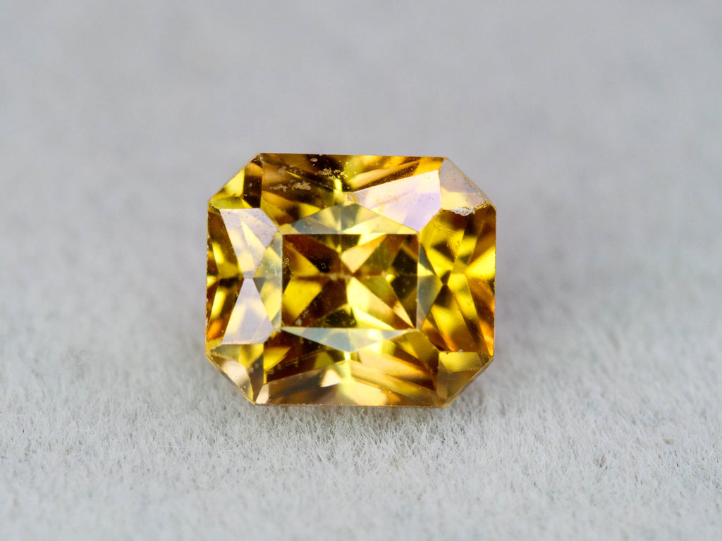 イエローブラウンジルコン　エメラルドカット　1.16ct　 タンザニア産 　【251110-3115】