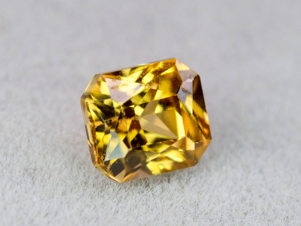 イエローブラウンジルコン　エメラルドカット　1.16ct　 タンザニア産 　【251110-3115】