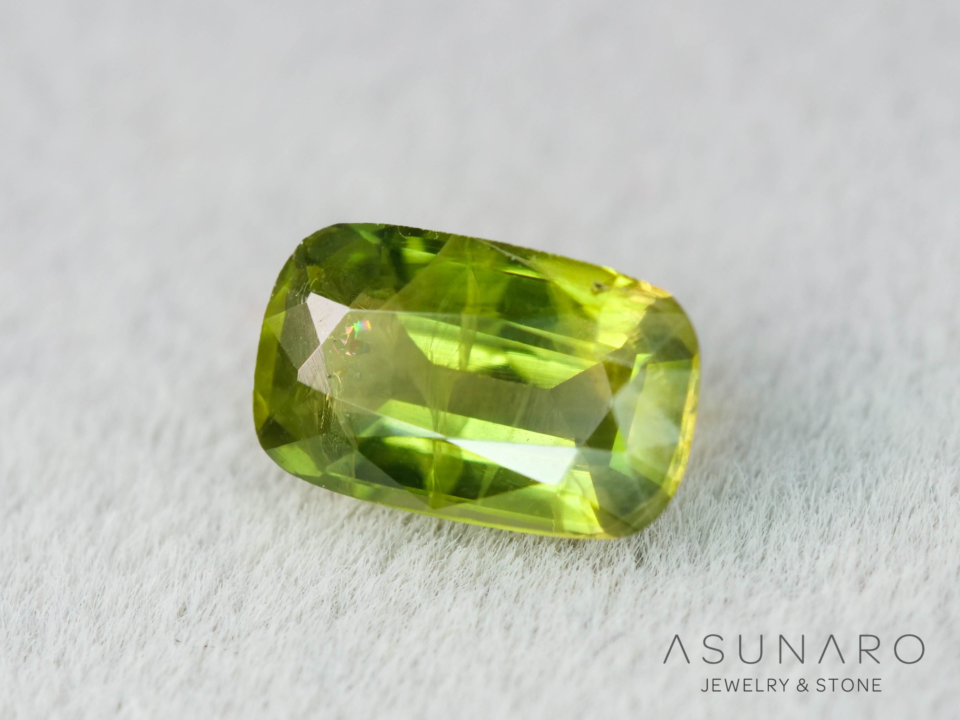 バイカラーサファイア 　クッションカット　 スリランカ産　0.59ct【260122-3147】