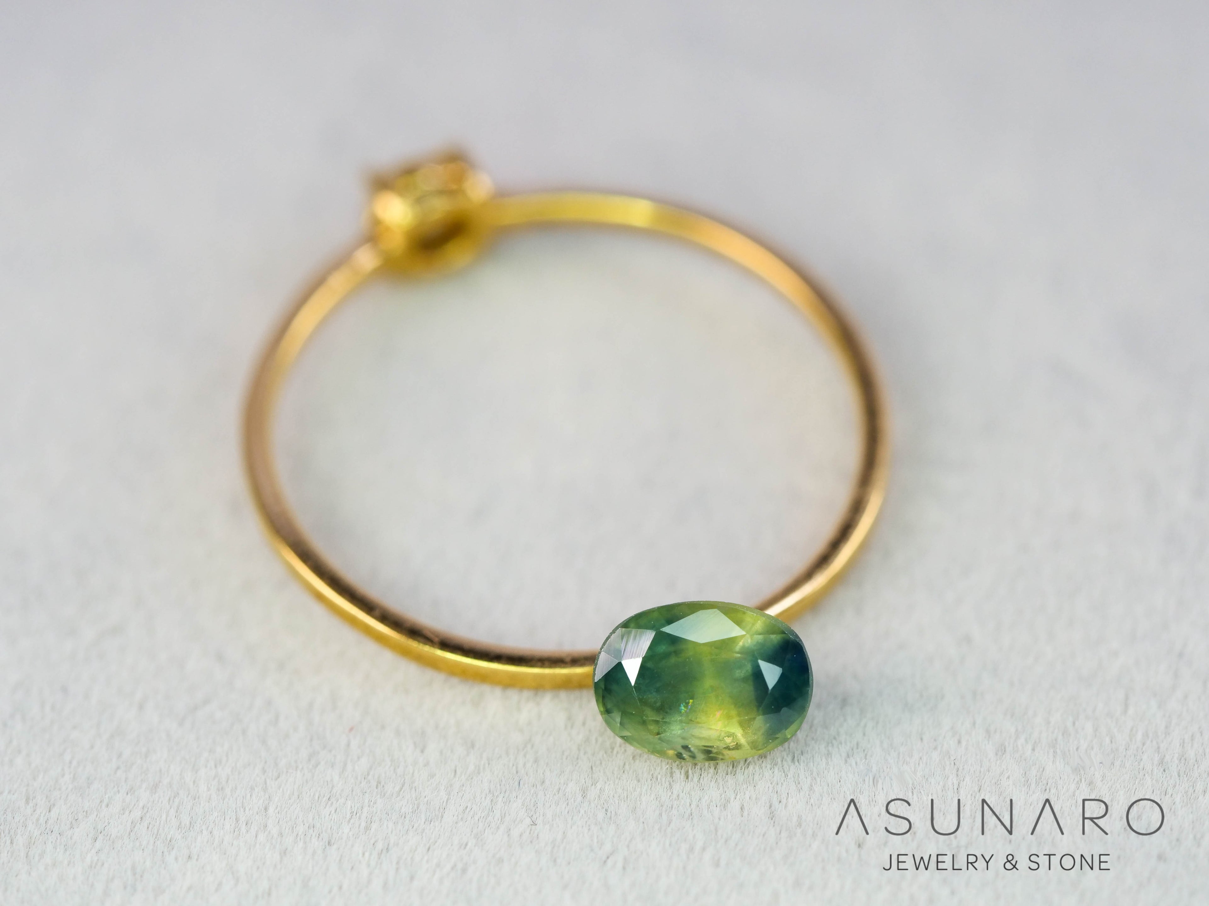 シルキーバイカラーサファイア 　オーバルカット　 スリランカ産　0.76ct【260122-3148】