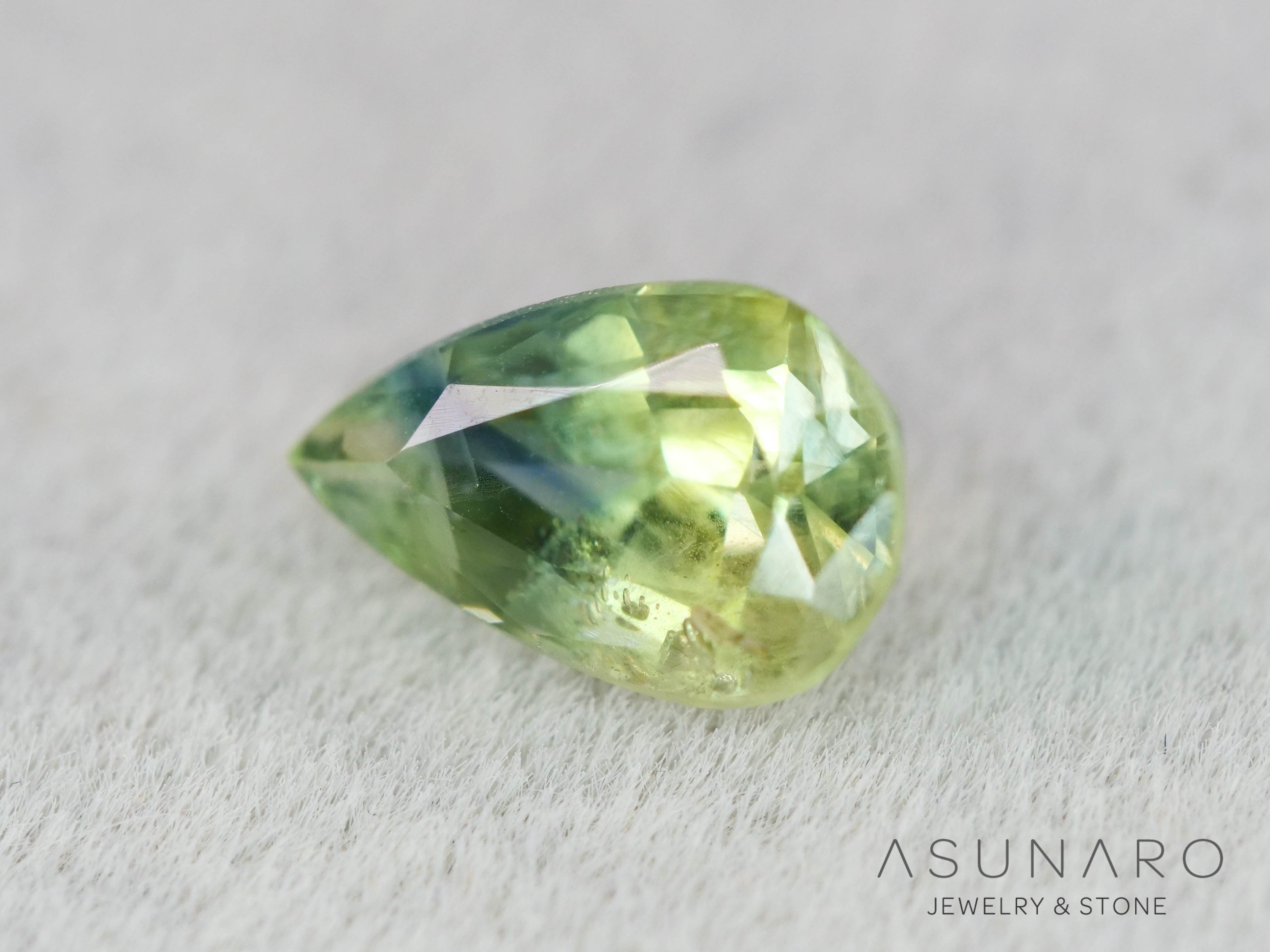 バイカラーサファイア ペアシェイプ スリランカ産 0.66ct【260122-3152