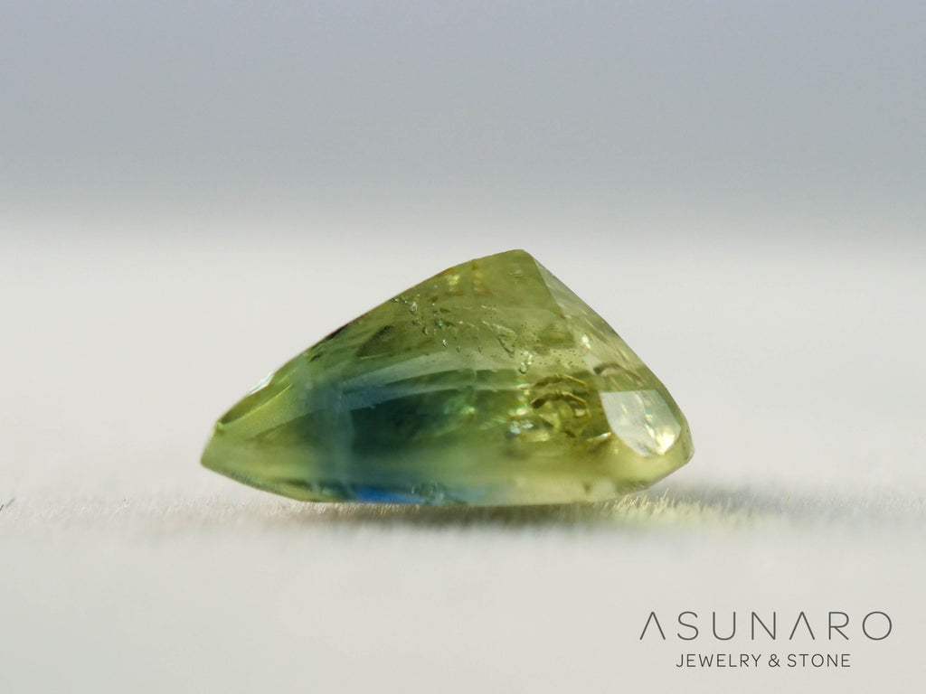 バイカラーサファイア 　ペアシェイプ　 スリランカ産　0.66ct【260122-3152】