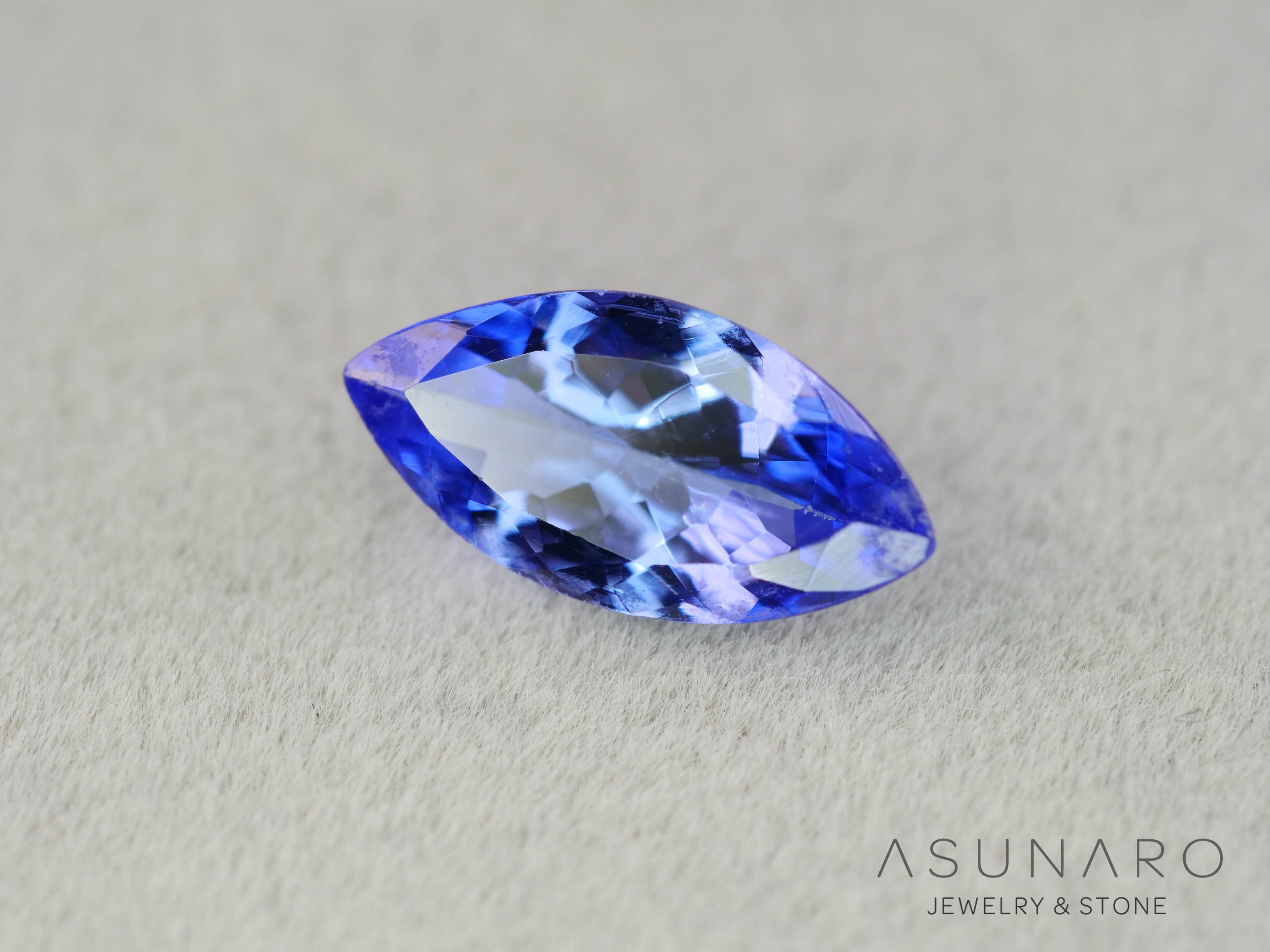 タンザナイト  マーキスカット　タンザニア産　0.86ct【260130-3164】