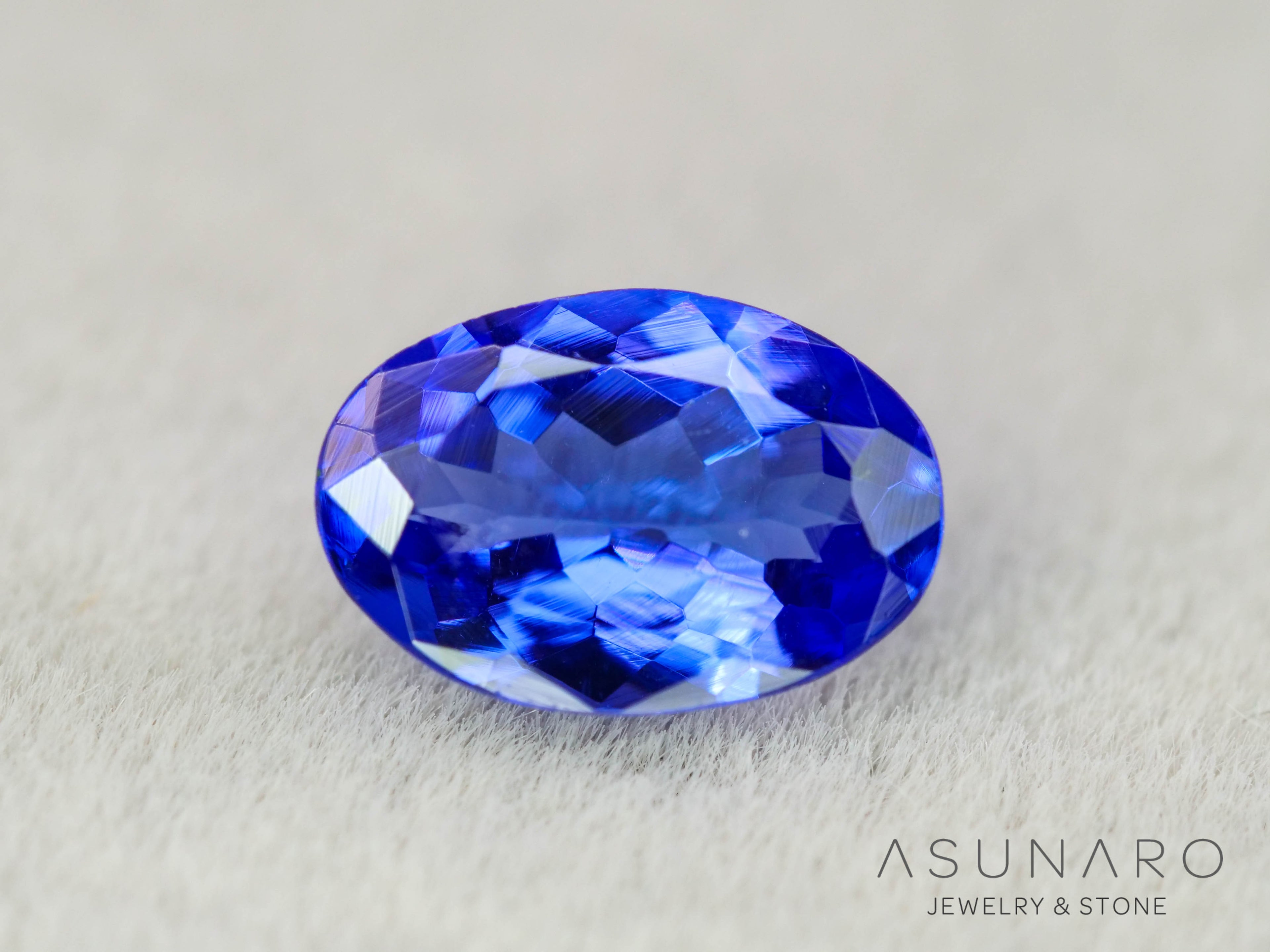 タンザナイト  オーバルカット　タンザニア産　0.66ct【260130-3165】