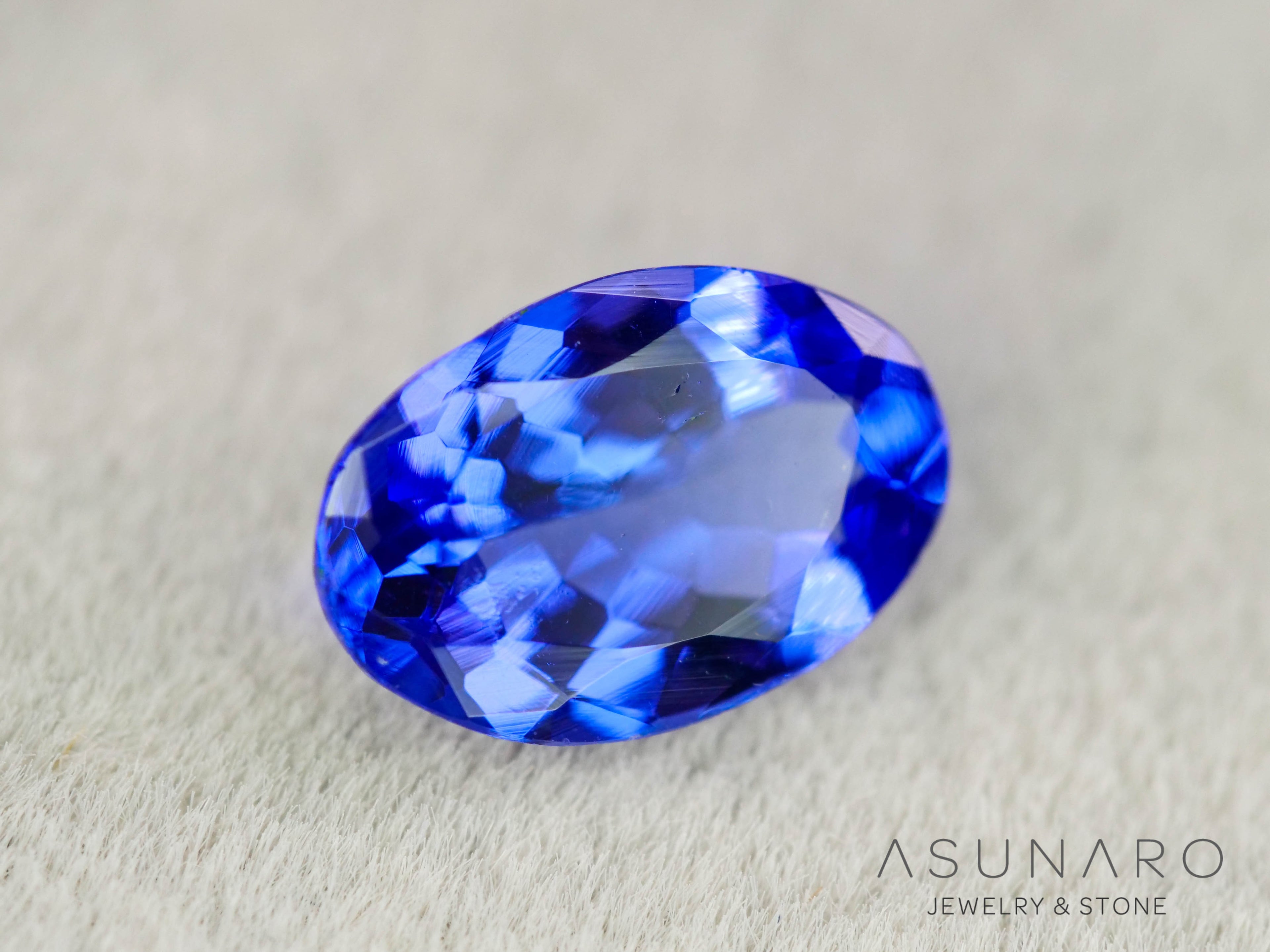 タンザナイト  オーバルカット　タンザニア産　0.66ct【260130-3165】