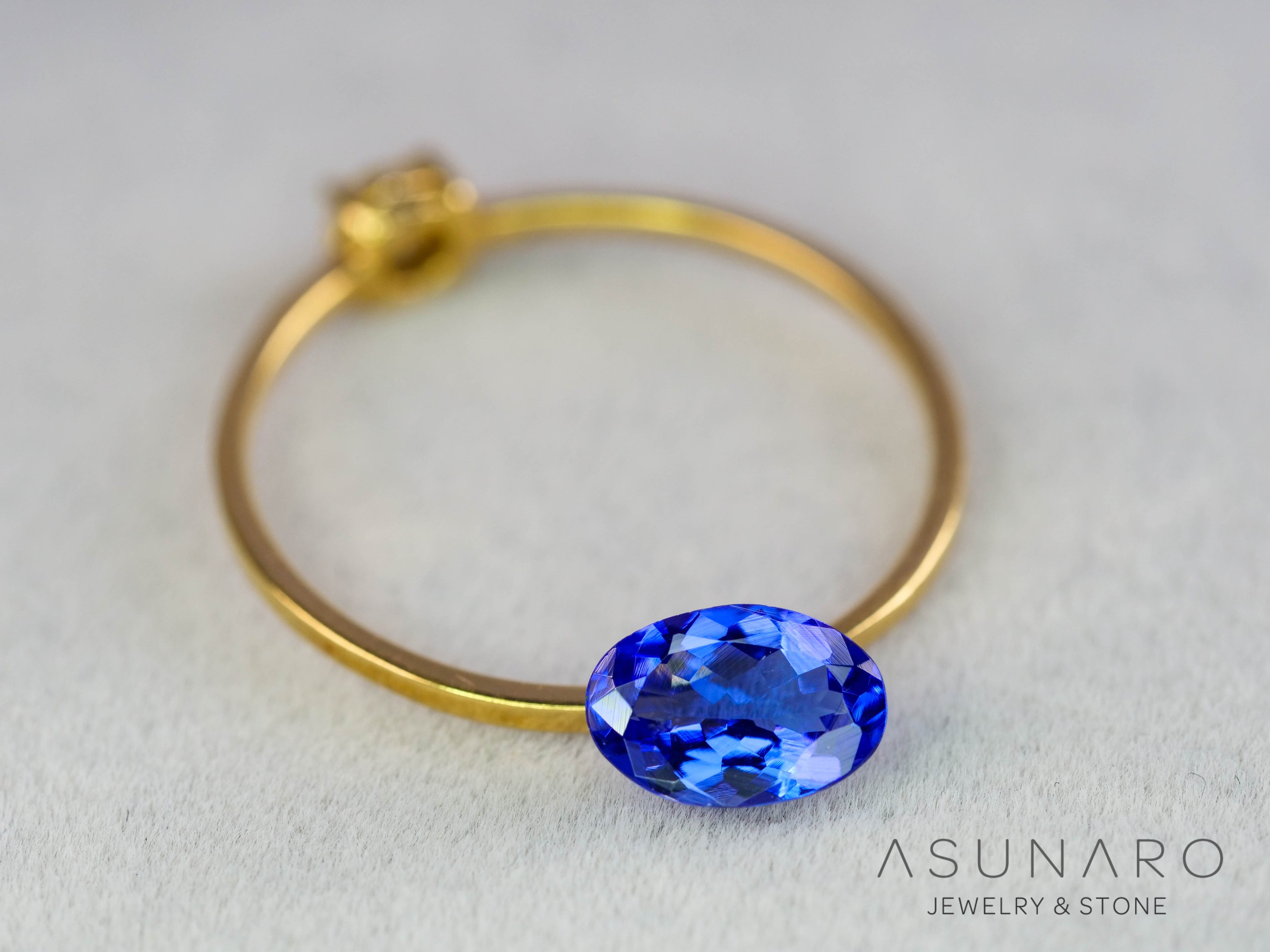 タンザナイト  オーバルカット　タンザニア産　0.66ct【260130-3165】
