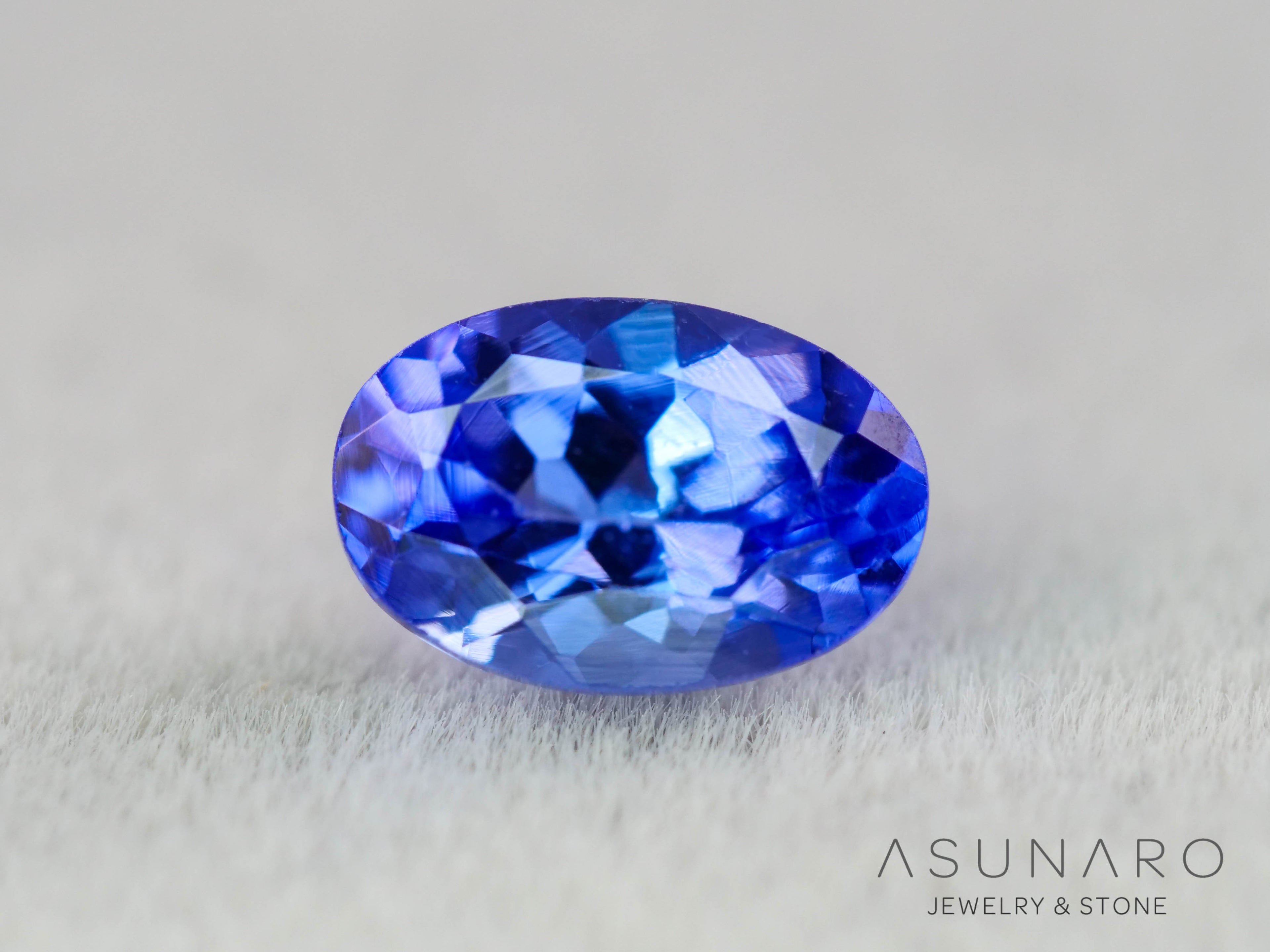 タンザナイト  オーバルカット　タンザニア産　0.57ct【260130-3166】