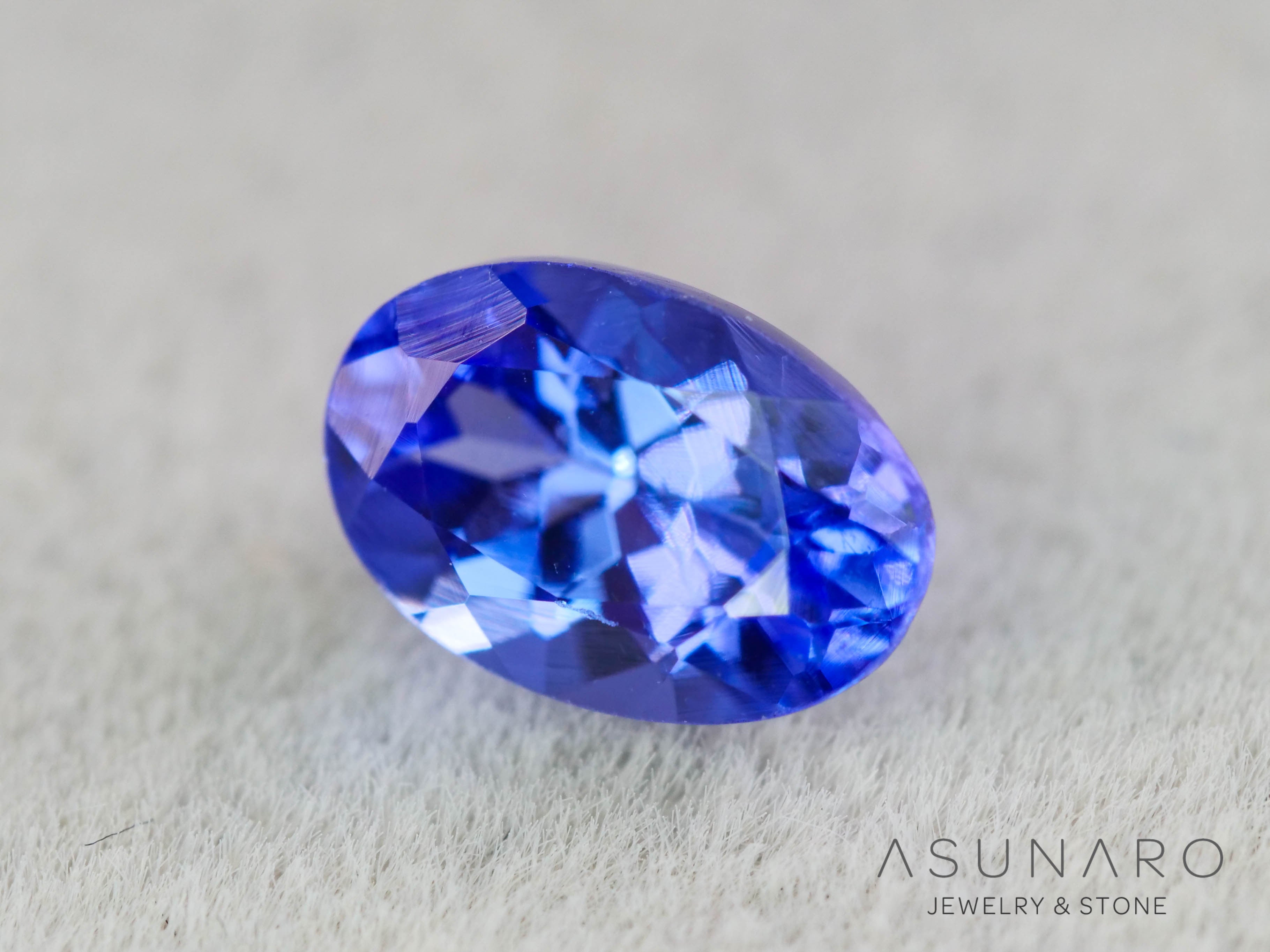 タンザナイト  オーバルカット　タンザニア産　0.57ct【260130-3166】