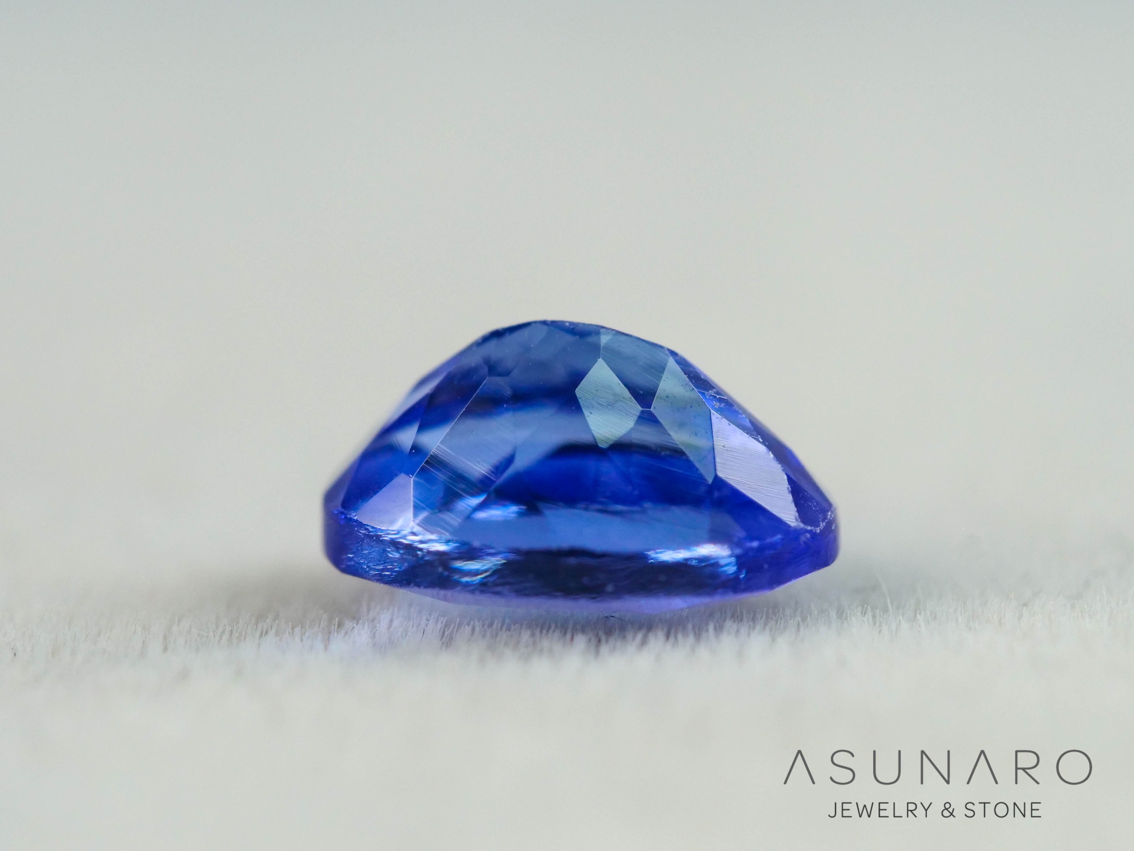 タンザナイト  オーバルカット　タンザニア産　0.57ct【260130-3166】