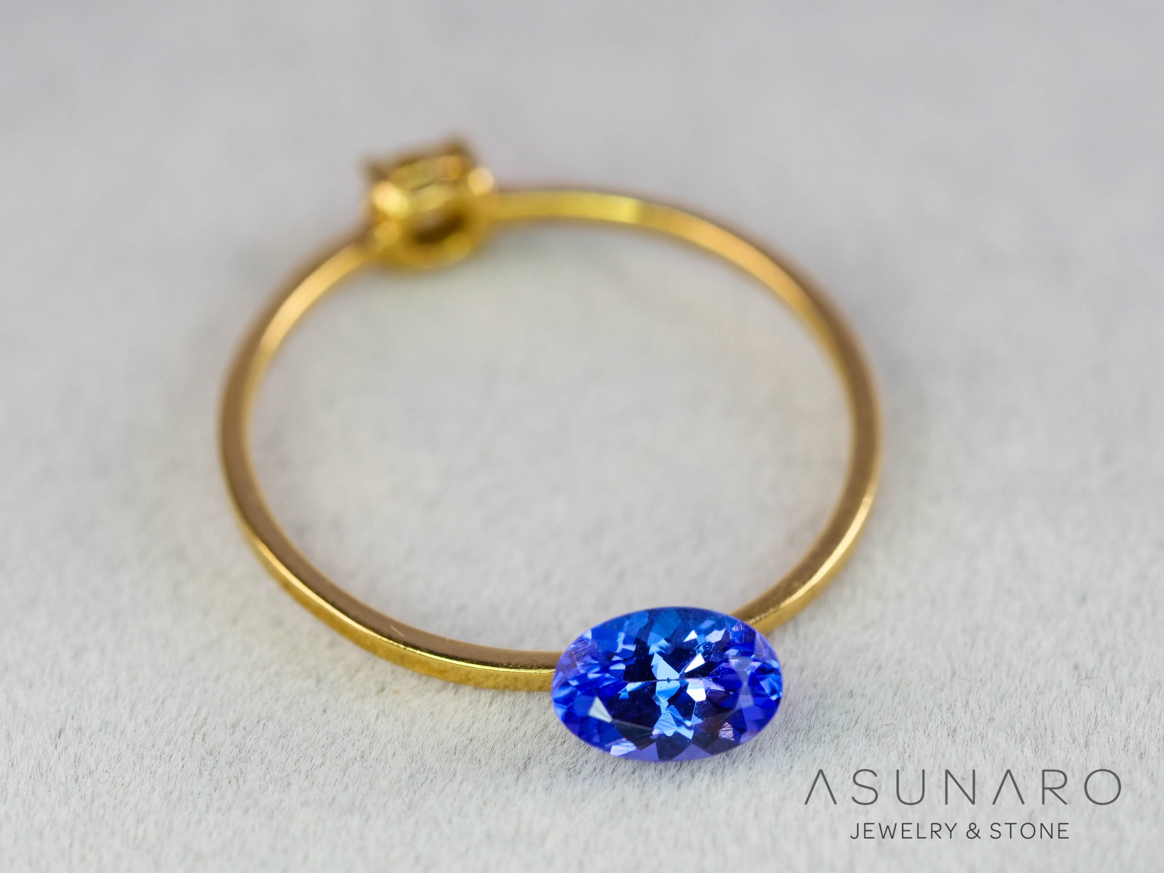 タンザナイト  オーバルカット　タンザニア産　0.57ct【260130-3166】